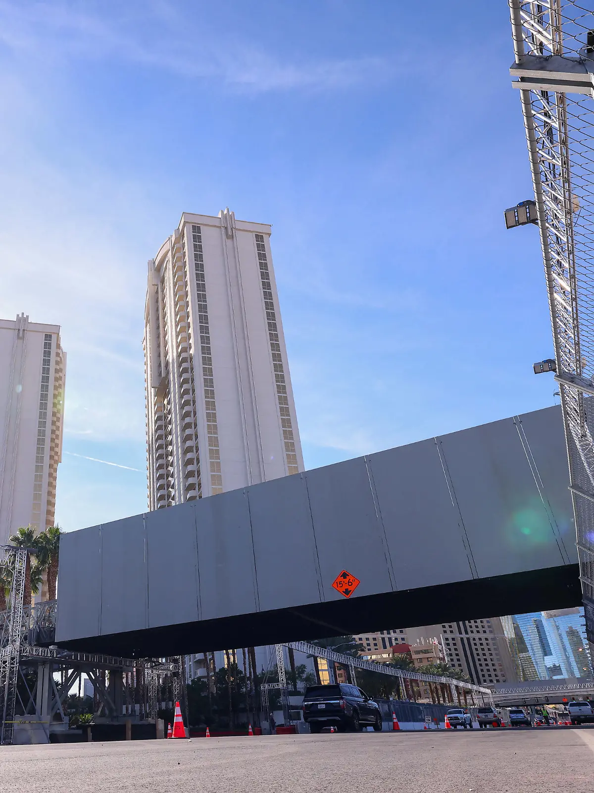 14th November 2023: Las Vegas, Nevada, USA. Preparations for the F1 Grand Prix of USA, Las Vegas: Black out screens are placed along a bridge