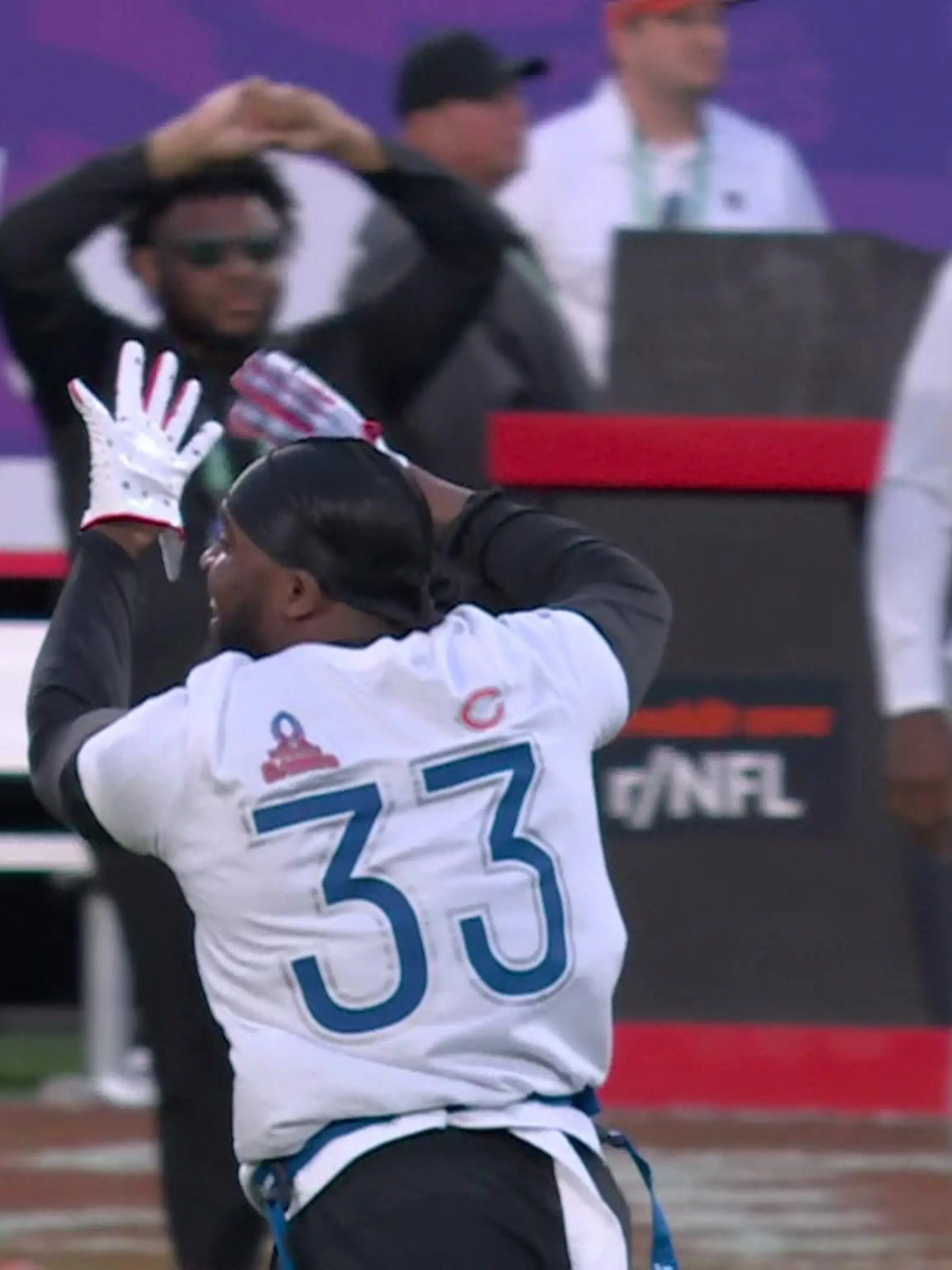 Spiel, Spaß und jede Menge Kohle. Eine Teilnahme am Pro Bowl lohnt sich für die NFL-Stars auch finanziell. Das Gewinner-Team erhält 80.000 Dollar und damit doppelt so viel wie das Verlierer-Team.