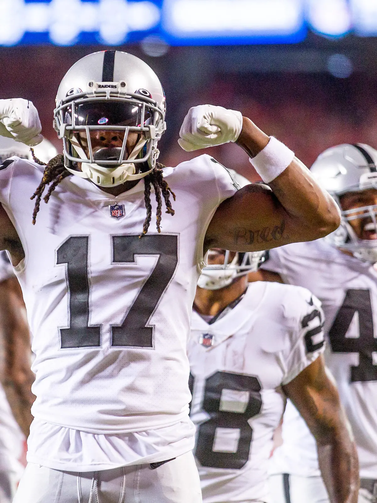  KANSAS CITY, MO - OCTOBER 10: Las Vegas Raiders wide receiver Davante Adams 17 celebrates in the end zone after scoring a touchdown during the first half against the Kansas City Chiefs on October 10th, 2022 at GEHA field in Kansas City, Missouri. Photo by William Purnell/Icon Sportswire NFL, American Football Herren, USA OCT 10 Raiders at Chiefs Icon202210100687