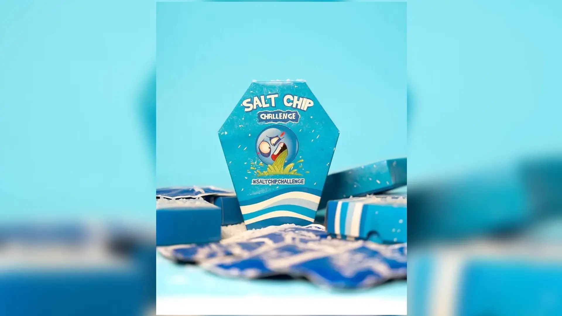 Zu viel Salz kann gesundheitsschädlich sein, im schlimmsten Fall sogar lebensbedrohlich. Daher warnt die Verbraucherzentrale aktuell vor der "Salt Chip Challenge".