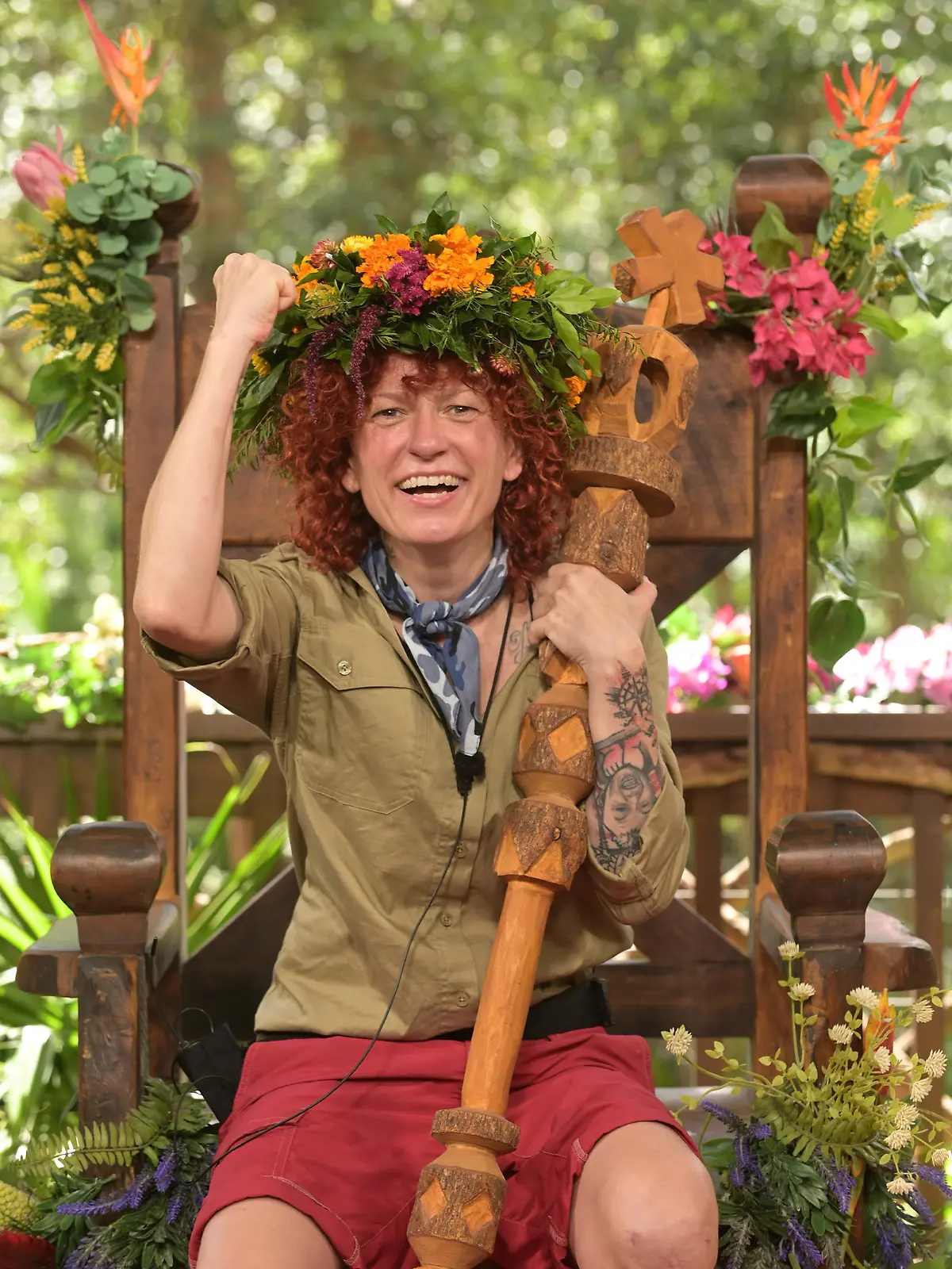 HANDOUT - 05.02.2024, Australien, ---: Sängerin Lucy Diakovska von der Pop-Band No Angels nach ihrem Sieg beim RTL-Dschungelcamp. Die 47-Jährige erhielt in der Nacht zum Montag die meisten Zuschauerstimmen im Finale der Show «Ich bin ein Star - Holt mich hier raus!», wie der Sender verkündete. (zu dpa «Sängerin Lucy Diakovska gewinnt das RTL-Dschungelcamp») Foto: S.Thoyah/ - ACHTUNG: Nur zur redaktionellen Verwendung im Zusammenhang mit der aktuellen Berichterstattung und nur mit vollständiger Nennung des vorstehenden Credits Die Verwendung des sendungsbezogenen Materials ist nur mit dem Hinweis auf RTL+ gestattet +++ dpa-Bildfunk +++