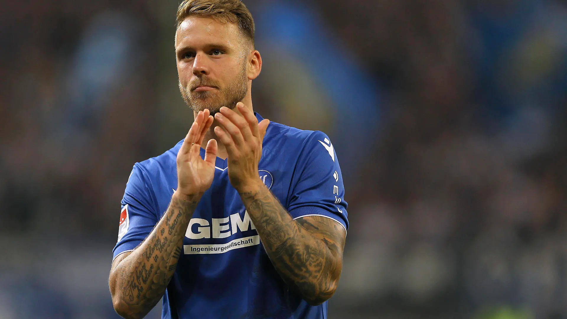 Foto : skeptische Miene bei ... den Spielern des KSC nach dem Schlusspfiff , hier Marcel Franke Fussball 2. Liga am Sa. 03.09.2022 Hamburger SV - Karlsruher SC 1 - 0 *** Photo skeptical expression at the players of the KSC after the final whistle, here Marcel Franke football 2 league on Sat 03 09 2022 Hamburger SV Karlsruher SC 1 0