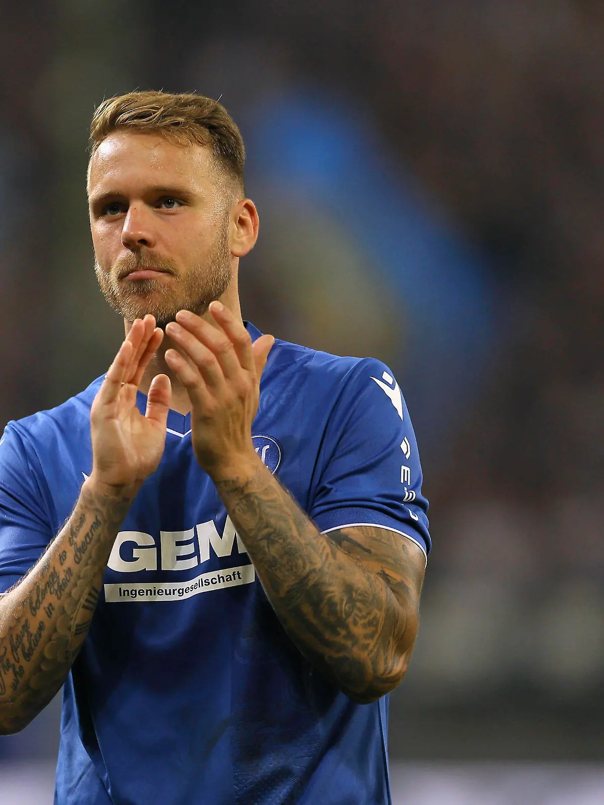 Foto : skeptische Miene bei ... den Spielern des KSC nach dem Schlusspfiff , hier Marcel Franke Fussball 2. Liga am Sa. 03.09.2022 Hamburger SV - Karlsruher SC 1 - 0 *** Photo skeptical expression at the players of the KSC after the final whistle, here Marcel Franke football 2 league on Sat 03 09 2022 Hamburger SV Karlsruher SC 1 0 