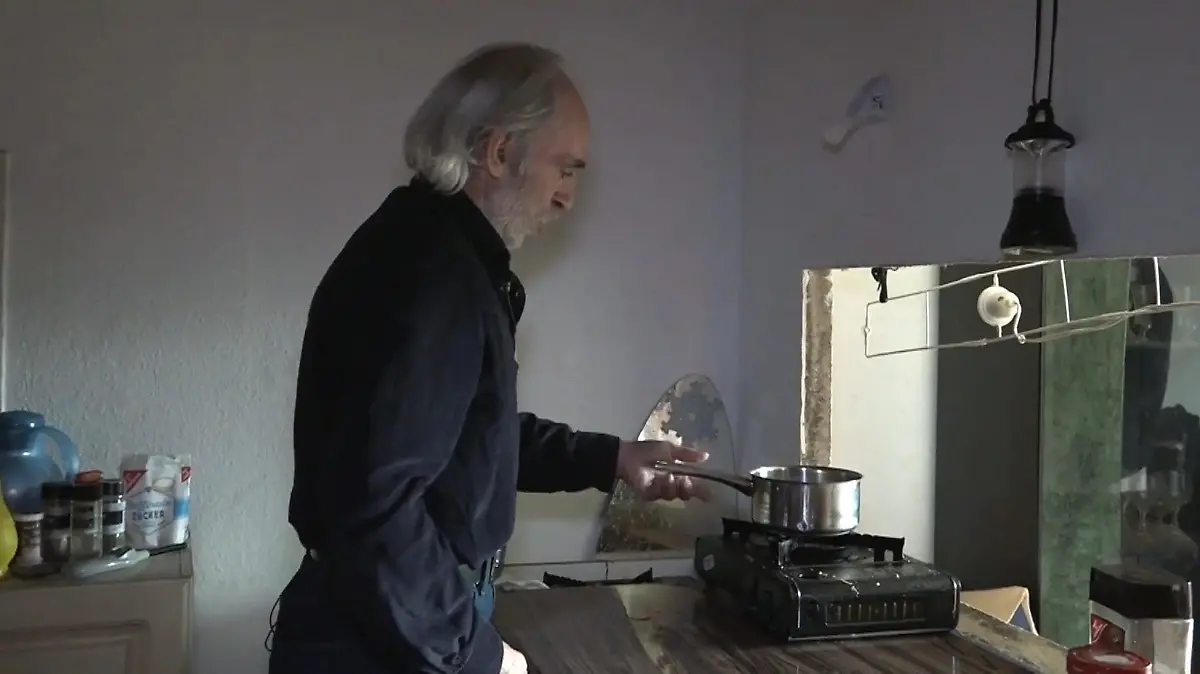 Gekocht wird bei Rene ausschließlich mit Gas, wie er im Rahmen der Sozialdoku "Hartz und herzlich" demonstriert.