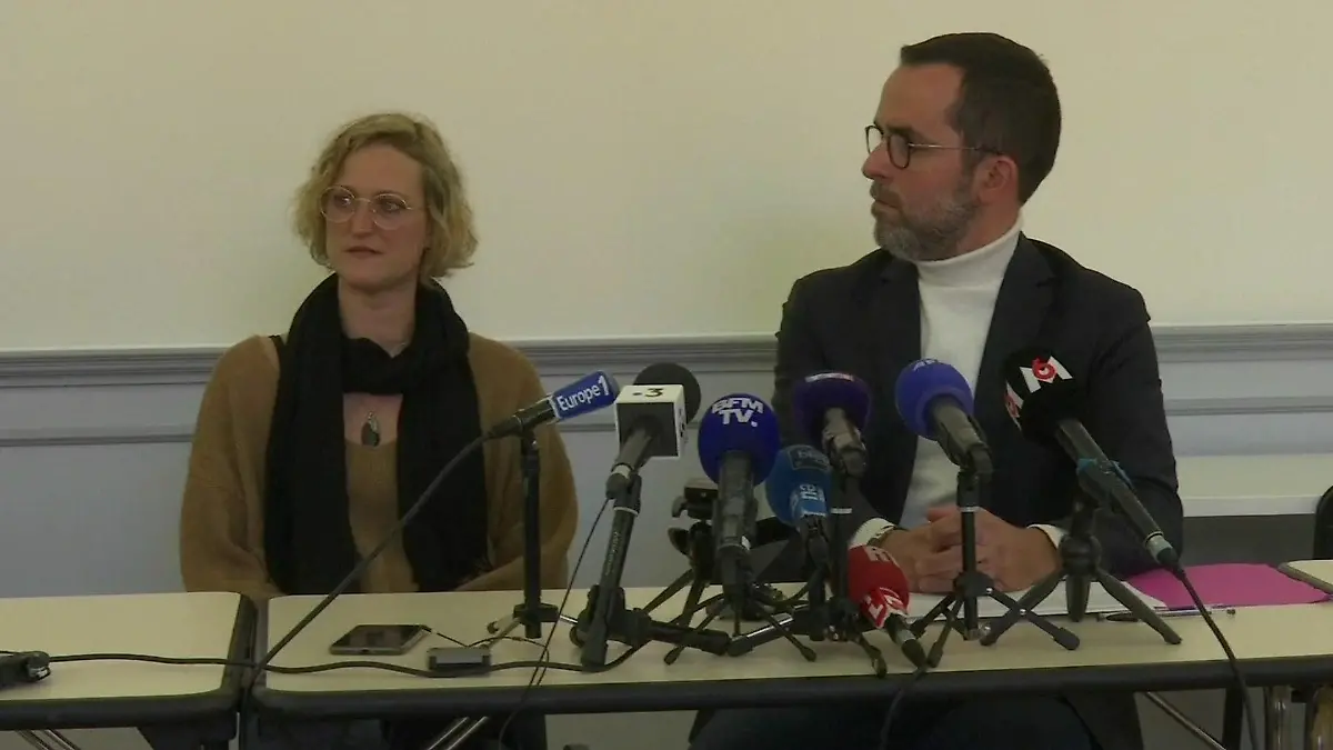 Linas Mutter Fanny Groll mit ihrem Anwalt Matthieu Airoldi