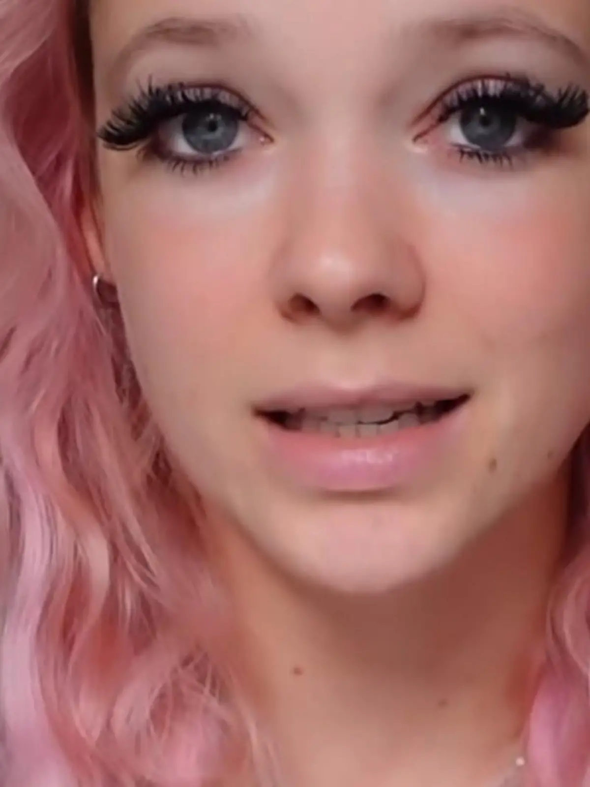 Anne Wünsche erklärt ihre Werbung für OnlyFans