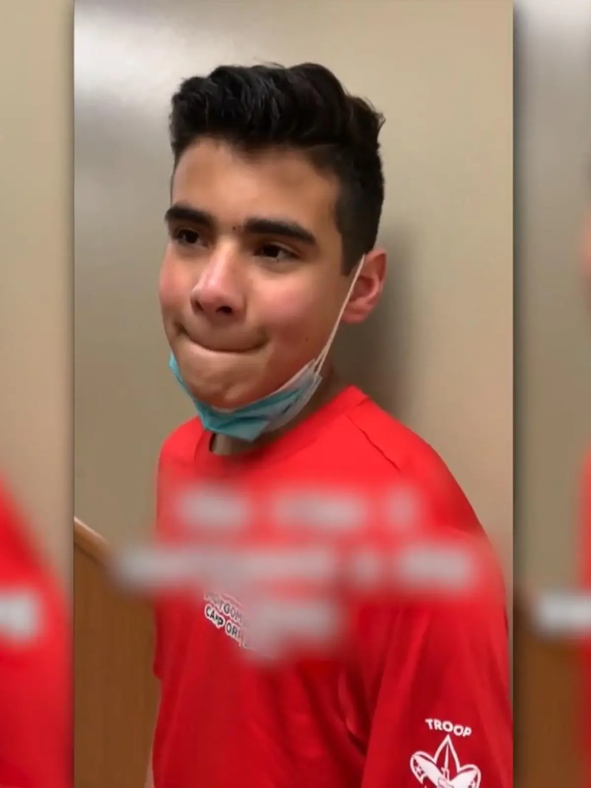 Huch, dieser Junge aus den USA gibt ziemlich komische Töne von sich. Der Grund ist kurios: er hat ein Hundespielzeug verschluckt. Jetzt piept es jedes Mal, wenn er tief einatmet oder lacht. Wie das passiert ist, erfahren Sie im Video.