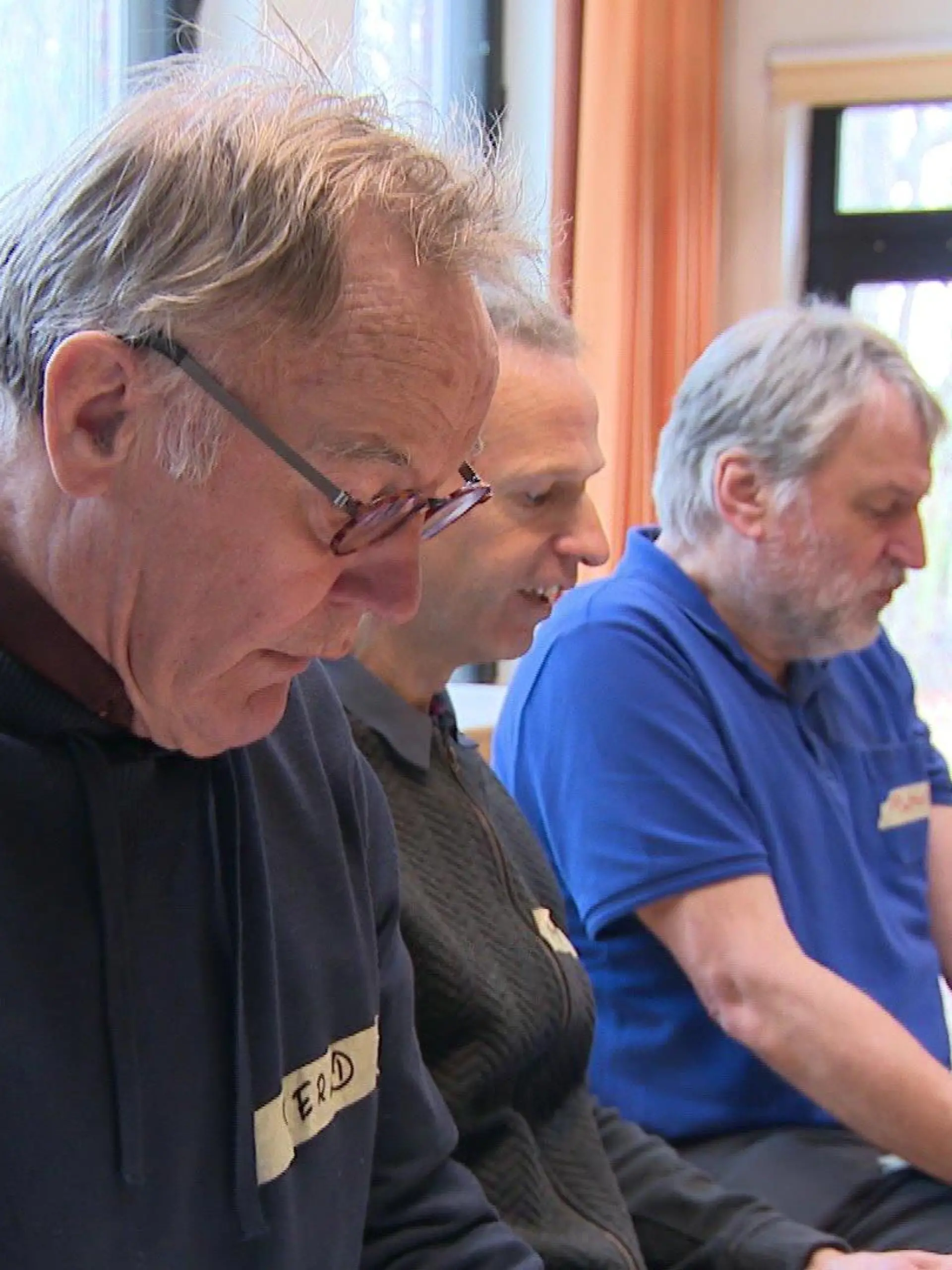Beim Chor „Sing Different" singen Männer mit Aphasie.