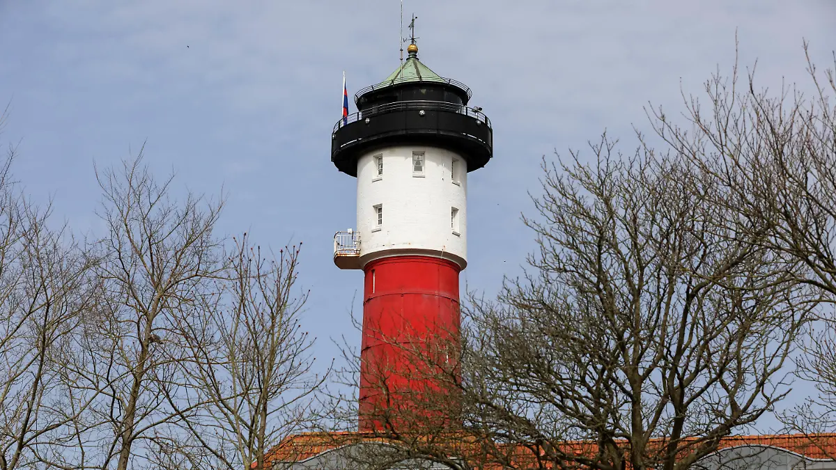 ARCHIV - 08.04.2018, Niedersachsen, Wangerooge: 08.04.2018, Niedersachsen, Wangerooge: Ein Blick auf den alten Leuchtturm der Insel. (zu dpa: «Arbeitsplatz mit Ausblick: Wangerooge sucht neuen Leuchtturmwärter») Foto: Mohssen Assanimoghaddam/dpa +++ dpa-Bildfunk +++