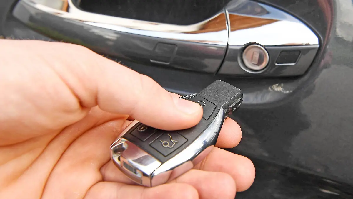 Der Keyless Go Schlüssel eines Geländewagens.