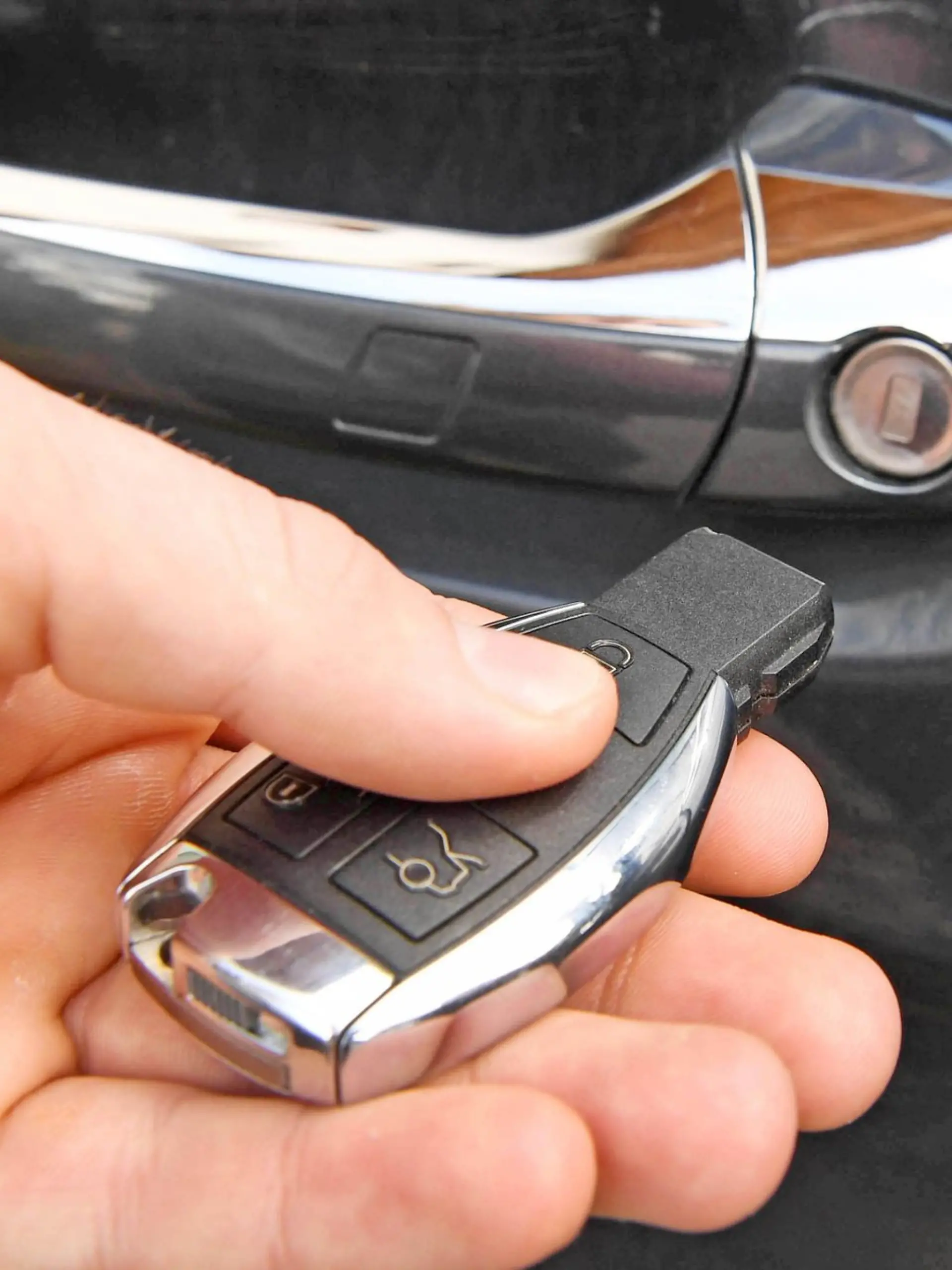 Der Keyless Go Schlüssel eines Geländewagens.