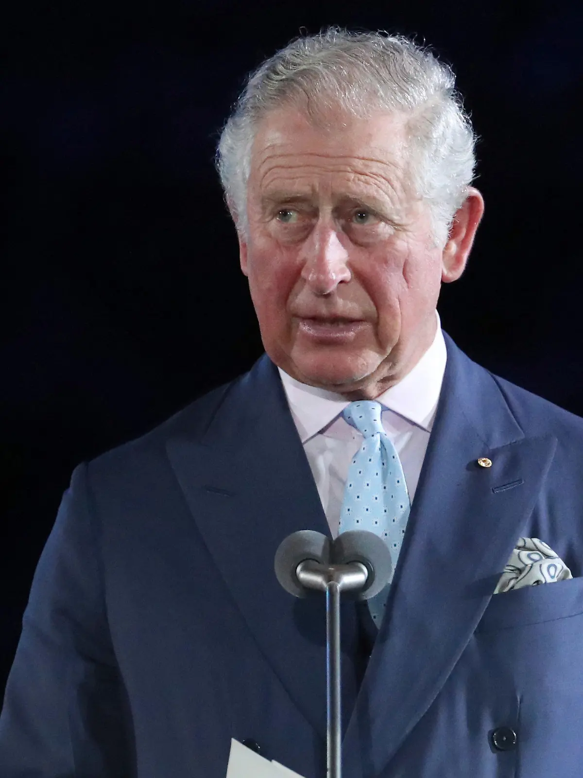 ARCHIV - 04.04.2018, Australien, Gold Coast: Charles, damals Prinz von Wales, erklärt die Spiele während der Eröffnungsfeier der Commonwealth Games 2018 im Carrara-Stadion für eröffnet. Bei König Charles III. ist eine Krebserkrankung diagnostiziert worden. Öffentliche Termine wird das britische Staatsoberhaupt deshalb vorerst nicht wahrnehmen. Foto: Dita Alangkara/AP/dpa +++ dpa-Bildfunk +++