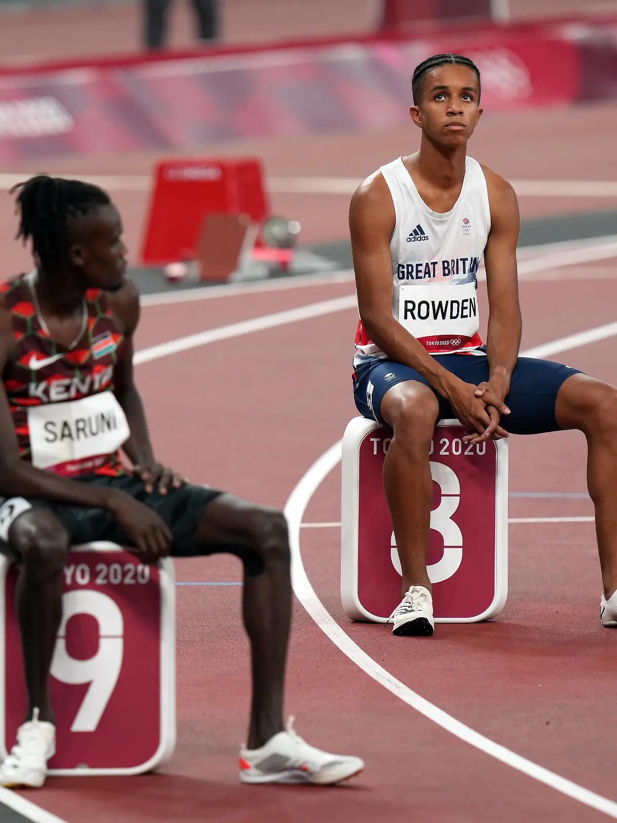  1st August 2021 Olympic Stadium, Tokyo, Japan: Tokyo 2020 Olympic summer games day 9 Mens 800m semi-finals, ROWDEN Daniel GBR and SARUNI Michael KEN await starters orders in semi-final 2 PUBLICATIONxNOTxINxUK ActionPlus12311061 ChrisxCooper