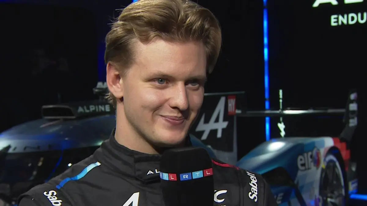 Mick Schumacher bei der Präsentation seines neuen Wagens vom Rennstall Alpine
