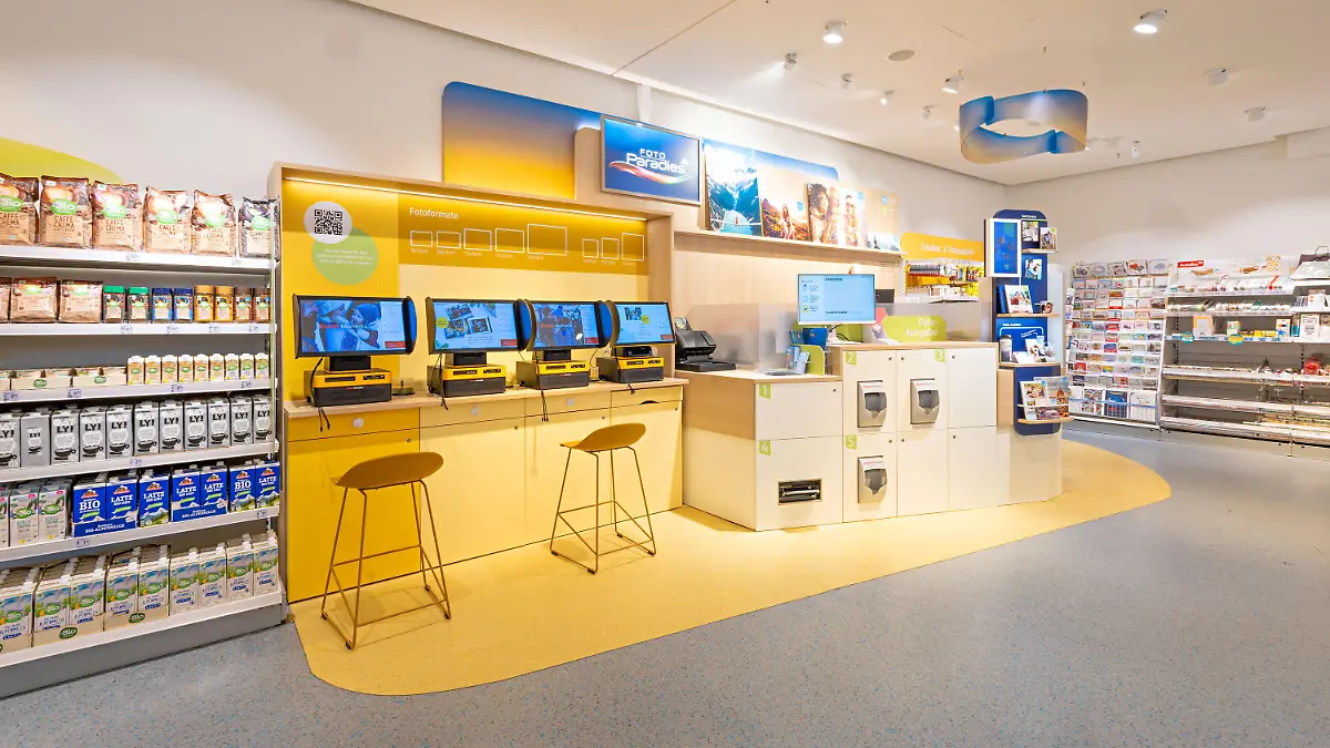 Die neue Foto-Bar  von dm im Karlsruher Durlach-Center.
