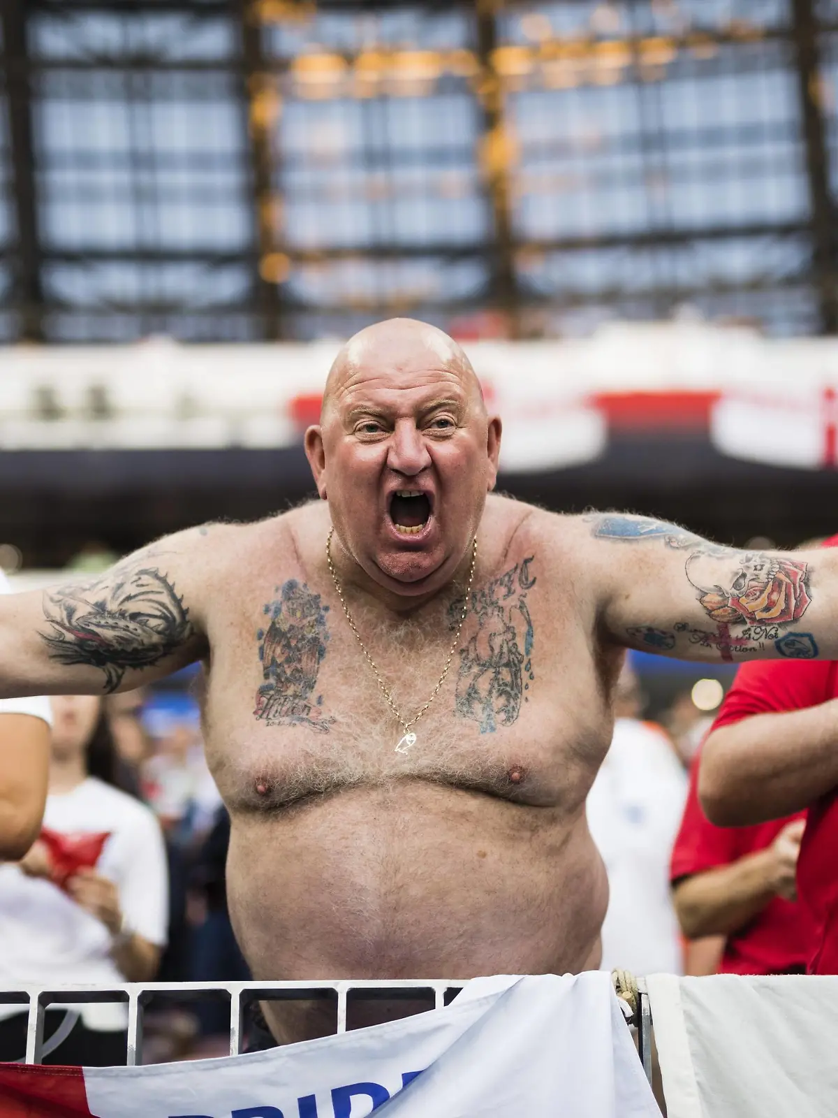  Moskau , 11.07.2018 England Fan feiert mit Bier Kroatien - England *** Moscow 11 07 2018 England fan celebrates with beer Croatia England