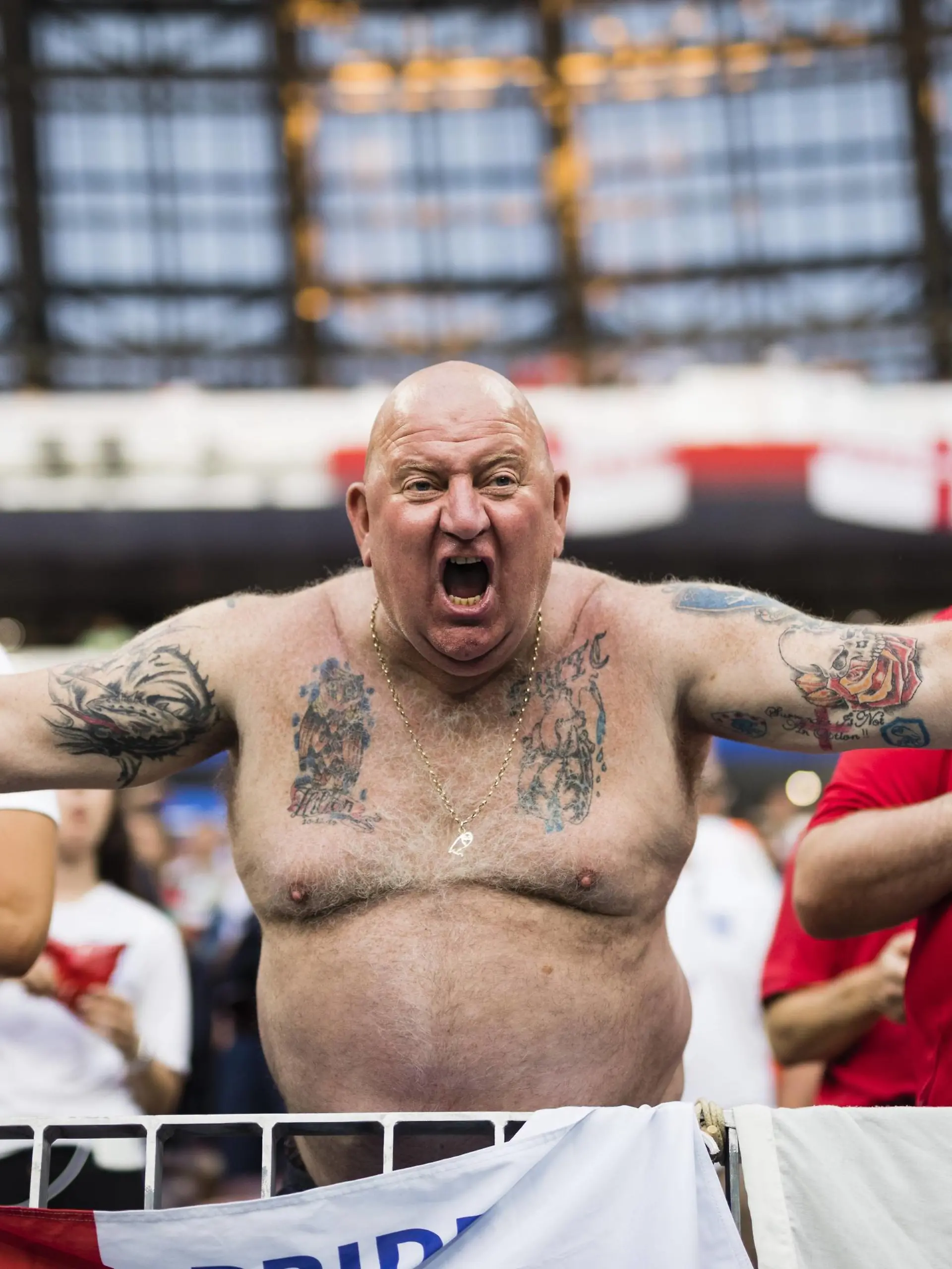  Moskau , 11.07.2018 England Fan feiert mit Bier Kroatien - England *** Moscow 11 07 2018 England fan celebrates with beer Croatia England