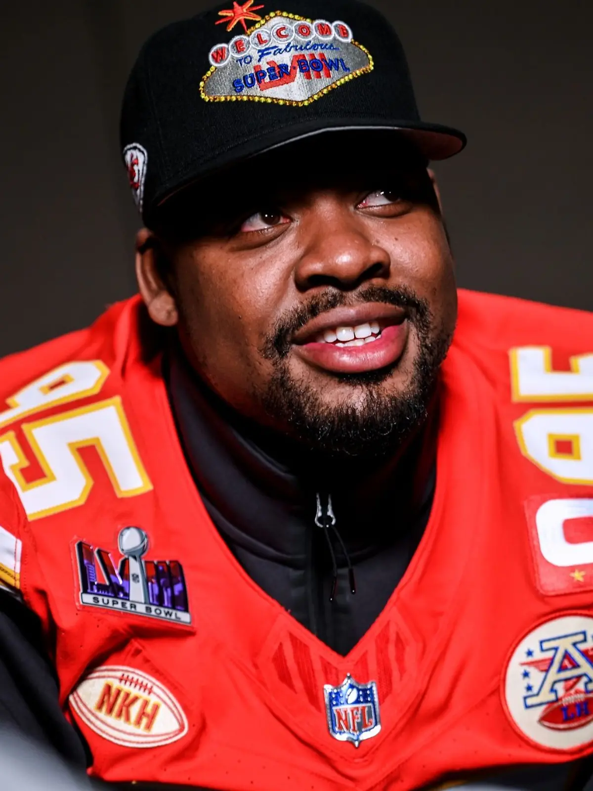 Chris Jones von den Kansas City Chiefs spricht während eines Medientages.