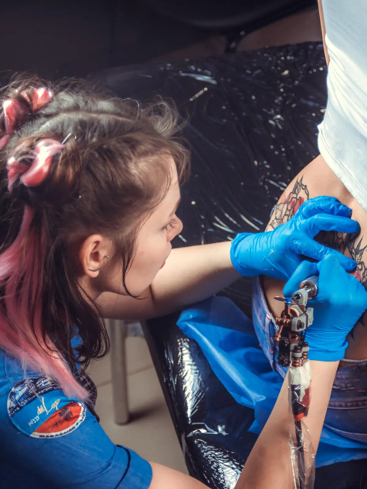 Master tattooist create tattoo in salon./Professional tattooist making tattoo art in studio.