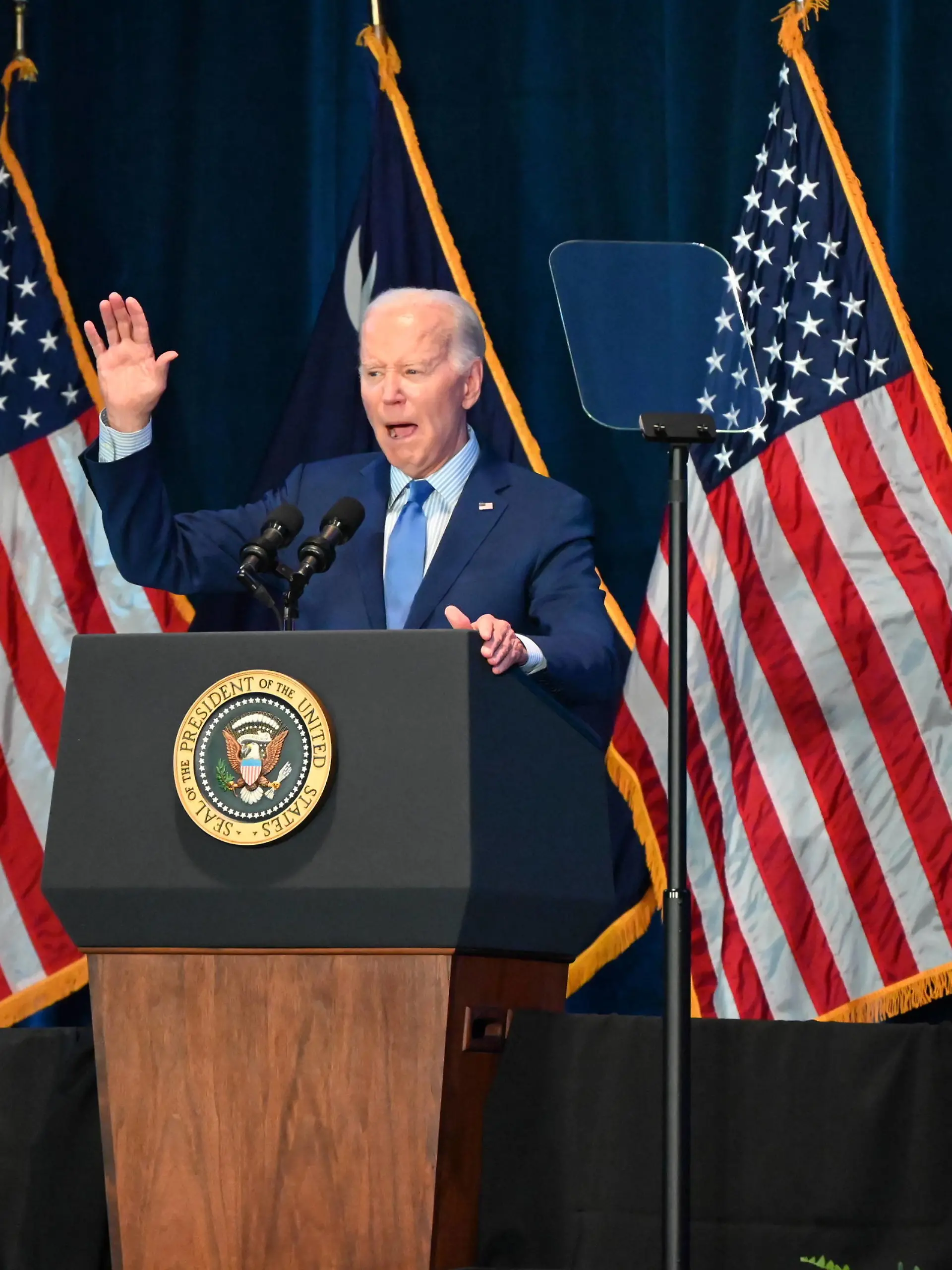 Joe Biden at South Carolina First In The Nation Dinner In Columbia, US - 27 Jan 2024 President of the United States Joe Biden, delivers remarks at South Carolinas First in the Nation Dinner at the South Carolina State Fairgrounds in Columbia. President of the United States Joe Biden delivered remarks on immigration, Donald Trump and democracy. Joe Biden was interrupted by several pro-Palestinian protesters during the event with one protester throwing a banner before being escorted out of the event by security. Columbia United States Copyright: xKylexMazzax/xSOPAxImagesx KMZ_1442