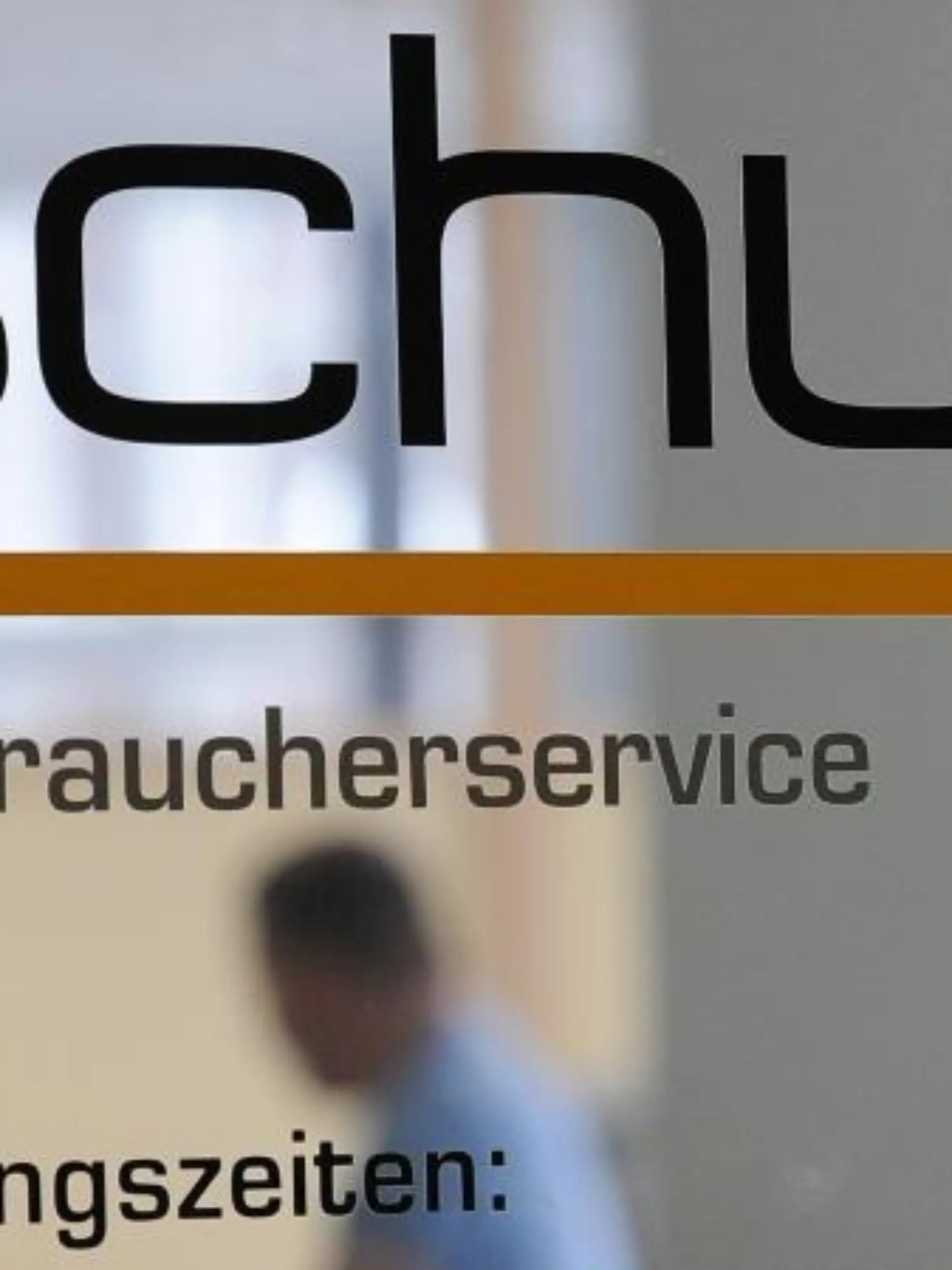 Über die Selbstauskunft der Schufa gelangt man an die eigenen Daten. Bei der Weitergabe ist jedoch Vorsicht geboten. Foto: Jens Kalaene
