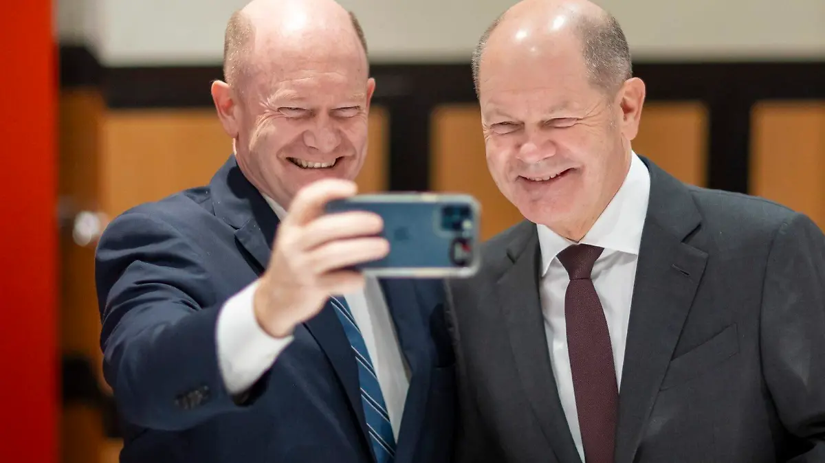 Olaf Scholz und sein "Doppelgänger" Chris Coons.