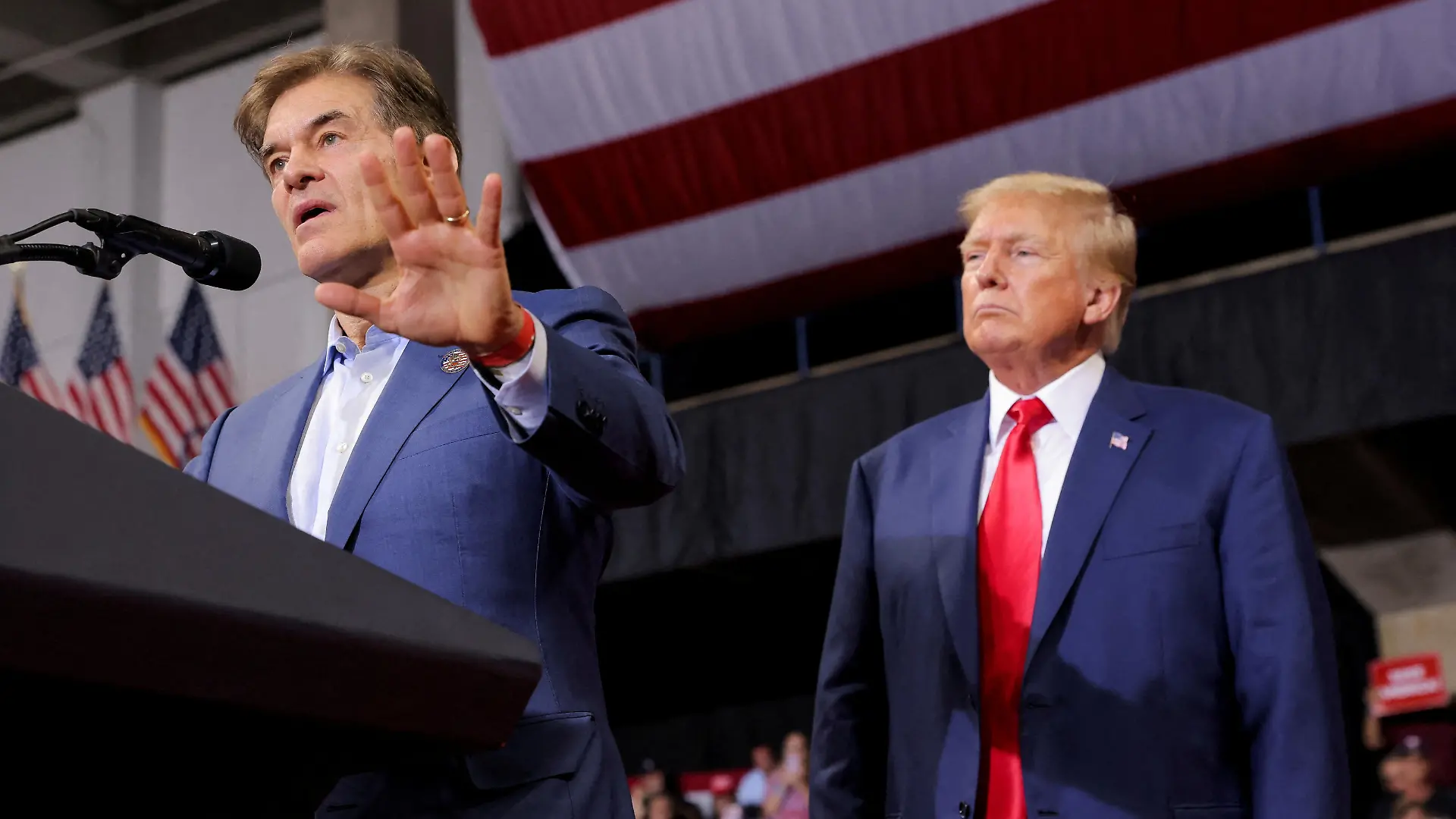 FILE PHOTO: Pennsylvania Republican U.S. Senate candidate Dr. Mehmet Oz speaks during former U.S. President Donald Trump's rally in Wilkes-Barre, Pennsylvania, U.S., September 3, 2022. REUTERS/Andrew Kelly/File Photo