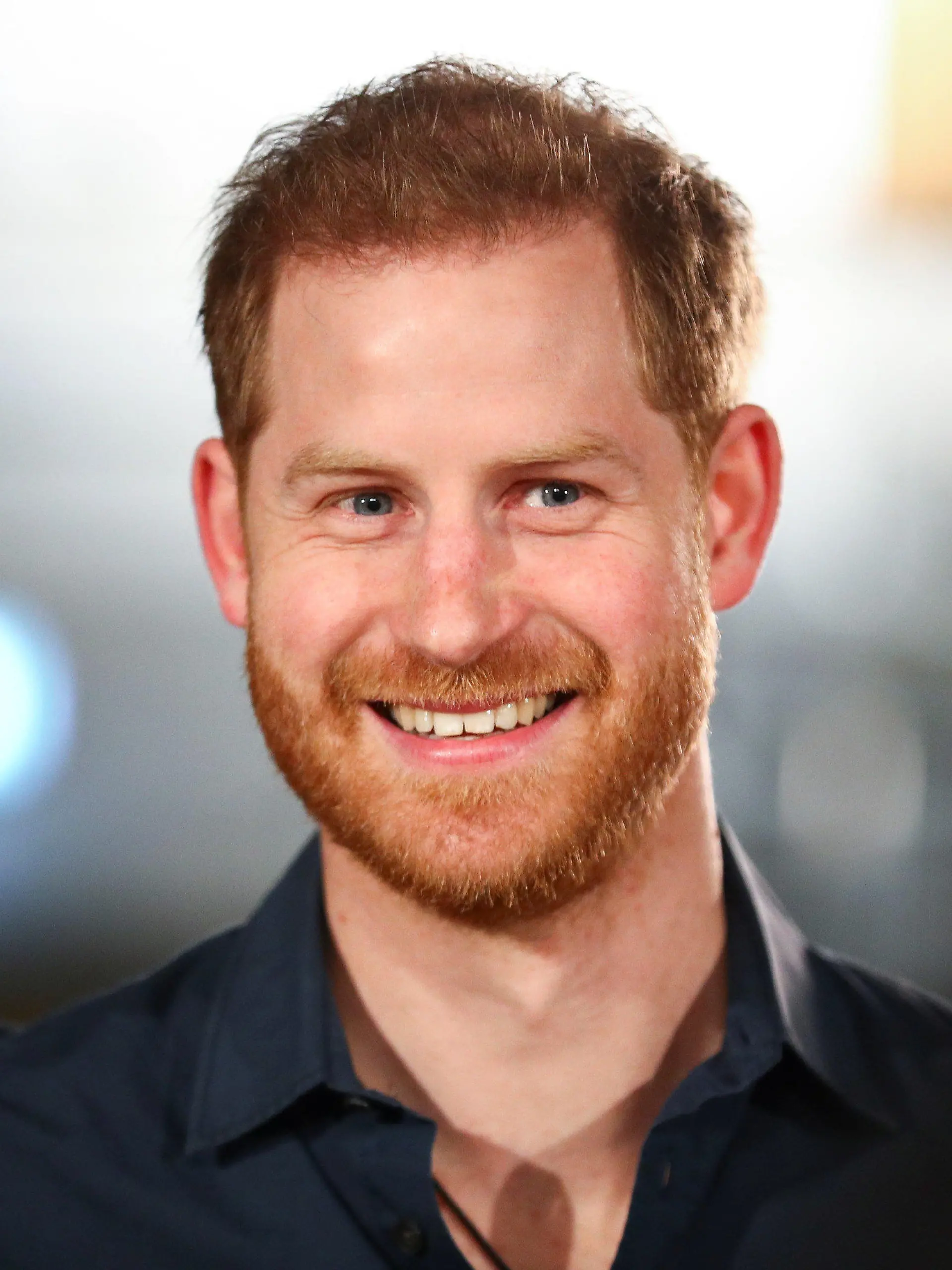 ARCHIV - 28.02.2020, Großbritannien, London: Der britische Prinz Harry, Herzog von Sussex, lächelt bei einem Besuch in den Abbey Road Studios. Am 15.09.2020 wird Prinz Harry 36 Jahre alt. (zu dpa-Porträt "California Dreamin' nach dem «Megxit» - Prinz Harry wird 36") Foto: Hannah Mckay/PA Wire/dpa +++ dpa-Bildfunk +++