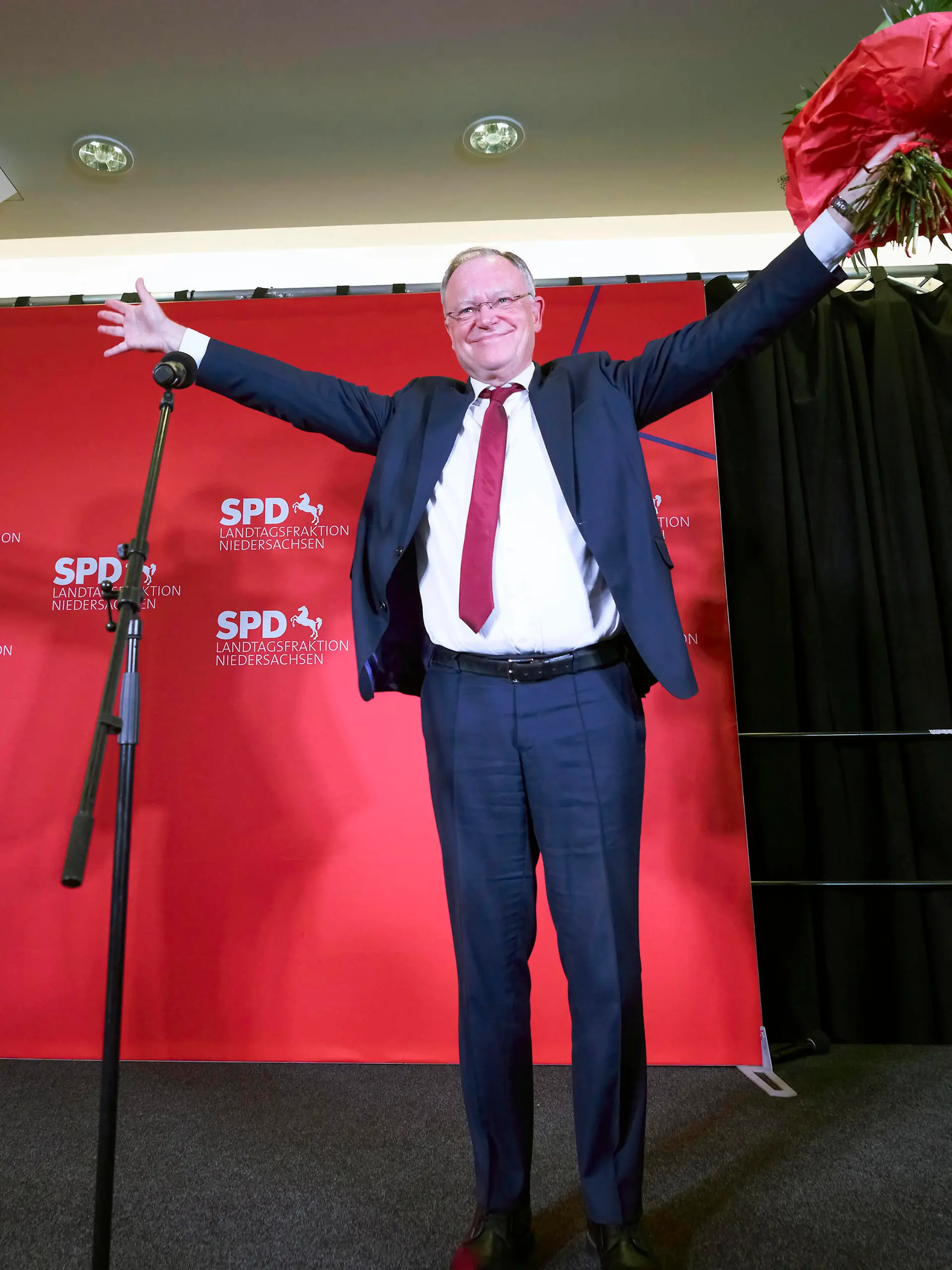  Stephan Weil am Wahlabend der 19. Landtagswahl in Niedersachsen im Landtag. Hannover, 09.10.2022 *** Stephan Weil on the election night of the 19 state election in Lower Saxony in the state parliament Hanover, 09 10 2022 Foto:xU.xStammx/xFuturexImage