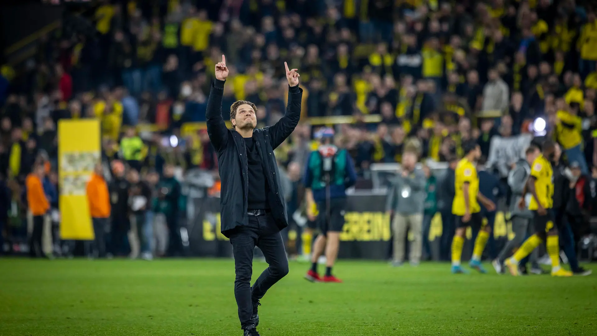 Dortmund, 08.10.2022 Schlussjubel: Trainer Edin Terzic BVB Borussia Dortmund - Bayern München Fussball Saison 2022/23 Foto: Moritz Müller *** Dortmund, 08 10 2022 final cheer coach Edin Terzic BVB Borussia Dortmund Bayern Munich football season 2022 23 Photo Moritz Müller