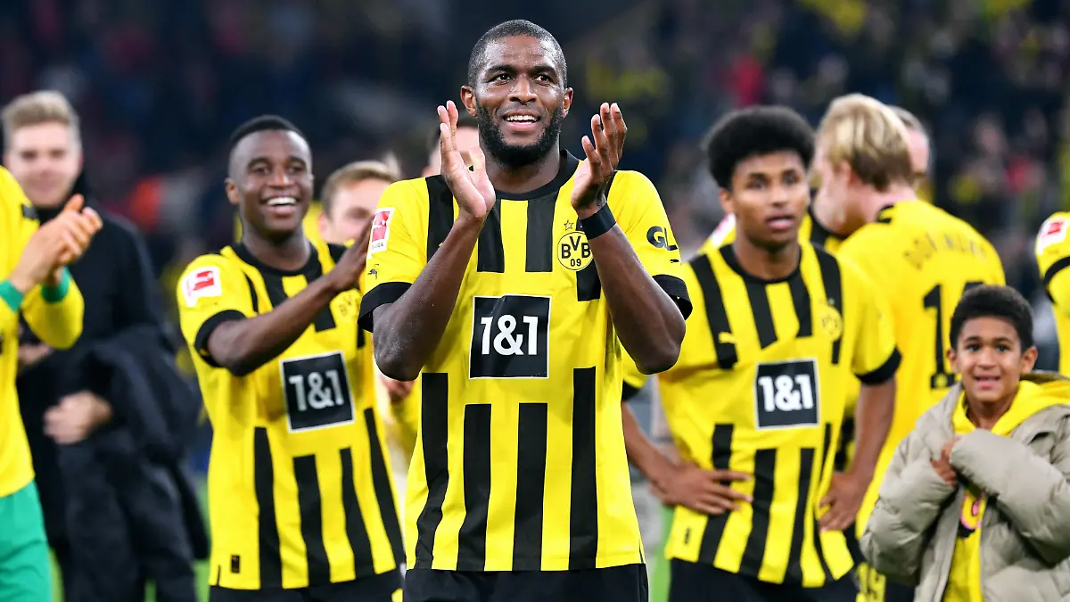 Fussball, Bundesliga, Deutschland, Herren, Saison 2022/2023, 9. Spieltag, Signal Iduna Park Dortmund: Bor. Dortmund gelb - FC Bayern München rot 2:2 Schlussjubel Anthony Modeste BVB. Jubel, Freude, Aktion. DFB/DFL REGULATIONS PROHIBIT ANY USE OF PHOTOGRAPHS AS IMAGE SEQUENCES AND/OR QUASI-VIDEO *** Football, Bundesliga, Germany, men, season 2022 2023, 9 matchday, Signal Iduna Park Dortmund Bor Dortmund yellow FC Bayern Munich red 2 2 final cheer Anthony Modeste BVB jubilation, joy, action DFB DFL REGULATIONS PROHIBIT ANY USE OF PHOTOGRAPHS AS IMAGE SEQUENCES AND OR QUASI VIDEO