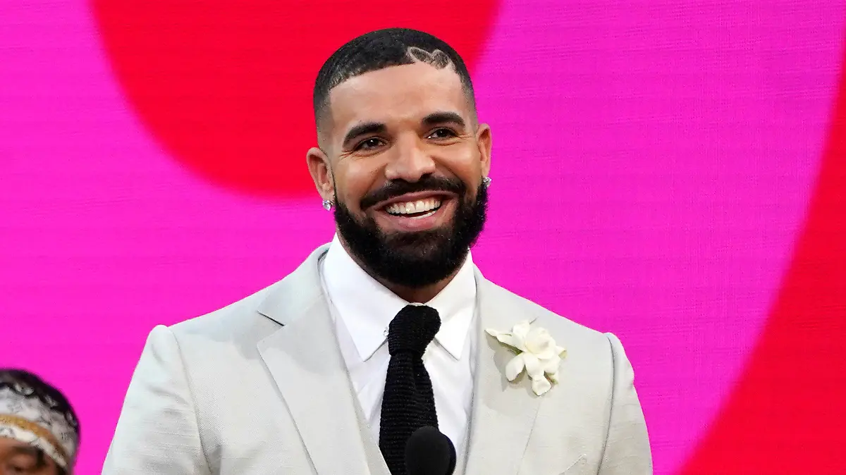 FILE - Drake appears at the Billboard Music Awards n Los Angeles on May 23, 2021. TikTok may look (or sound) a little different when you scroll through the app going forward. Earlier this week, Universal Music Group — which represents big-name artists like Taylor Swift, Bad Bunny and Drake — said that it would no longer allow its music on TikTok following the expiration of a licensing deal between the two companies, Wednesday, Jan. 31, 2024. Now, the takedown of UMG-related music has begun, ByteDance-owned TikTok confirmed to The Associated Press. As of early Thursday, a vast roster of popular songs were disappearing from the social media platform’s library. (AP Photo/Chris Pizzello, File)