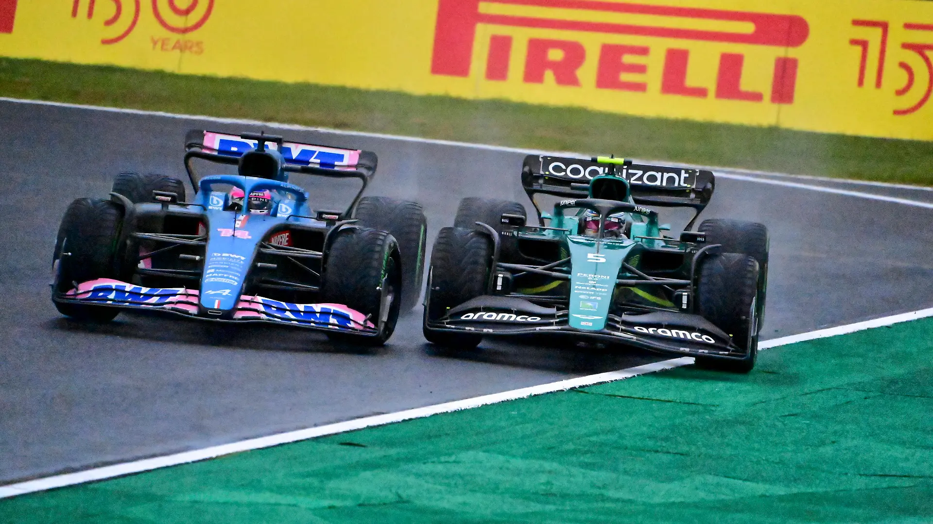 14 Fernando Alonso ESP, BWT Alpine F1 Team, 5 Sebastian Vettel DEU, Aston Martin Aramco Cognizant F1 Team, F1 Grand Prix of Japan at Suzuka International Racing Course on October 9, 2022 in Suzuka, Japan. Photo by HOCH ZWEI Suzuka Japan *** 14 Fernando Alonso ESP, BWT Alpine F1 Team , 5 Sebastian Vettel DEU, Aston Martin Aramco Cognizant F1 Team , F1 Grand Prix of Japan at Suzuka International Racing Course on October 9, 2022 in Suzuka, Japan Photo by HOCH ZWEI Suzuka Japan