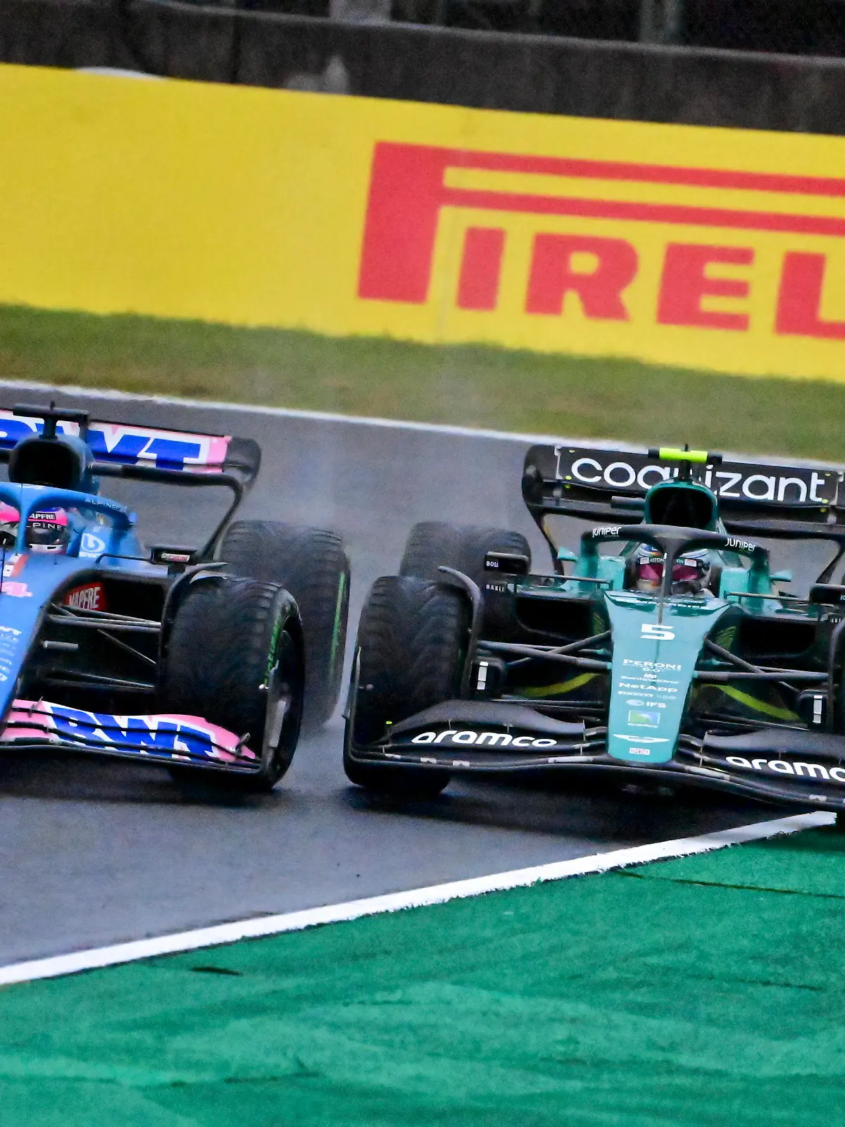 14 Fernando Alonso ESP, BWT Alpine F1 Team, 5 Sebastian Vettel DEU, Aston Martin Aramco Cognizant F1 Team, F1 Grand Prix of Japan at Suzuka International Racing Course on October 9, 2022 in Suzuka, Japan. Photo by HOCH ZWEI Suzuka Japan *** 14 Fernando Alonso ESP, BWT Alpine F1 Team , 5 Sebastian Vettel DEU, Aston Martin Aramco Cognizant F1 Team , F1 Grand Prix of Japan at Suzuka International Racing Course on October 9, 2022 in Suzuka, Japan Photo by HOCH ZWEI Suzuka Japan 