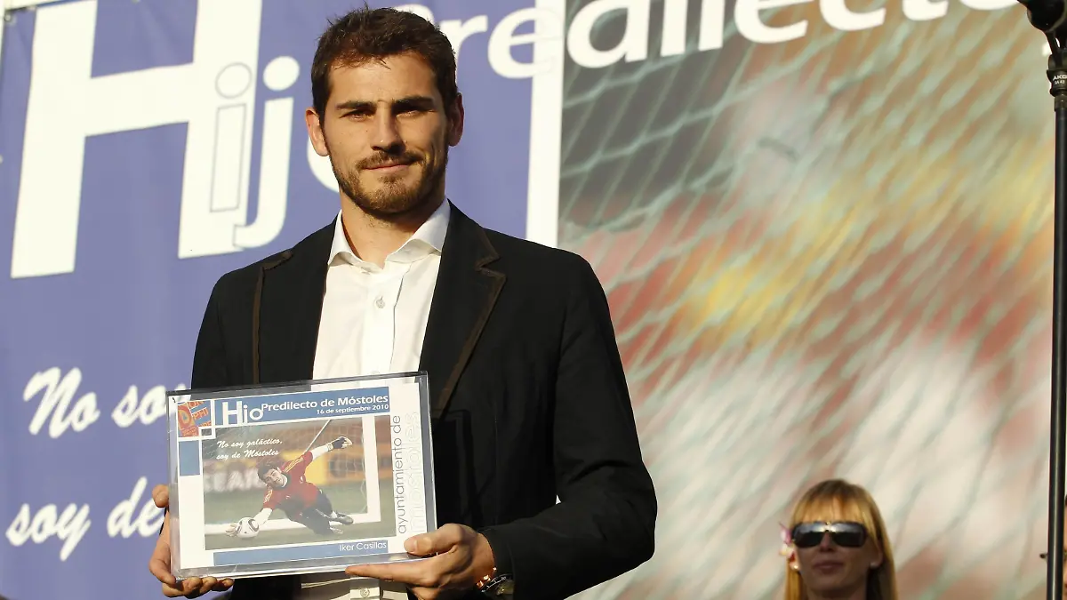 Auszeichnung - HIJO PREDILECTO DE MOSTOLES - für IKER CASILLAS Spanien / Real Madrid PUBLICATIONxINxGERxSUIxAUTxHUNxONLY