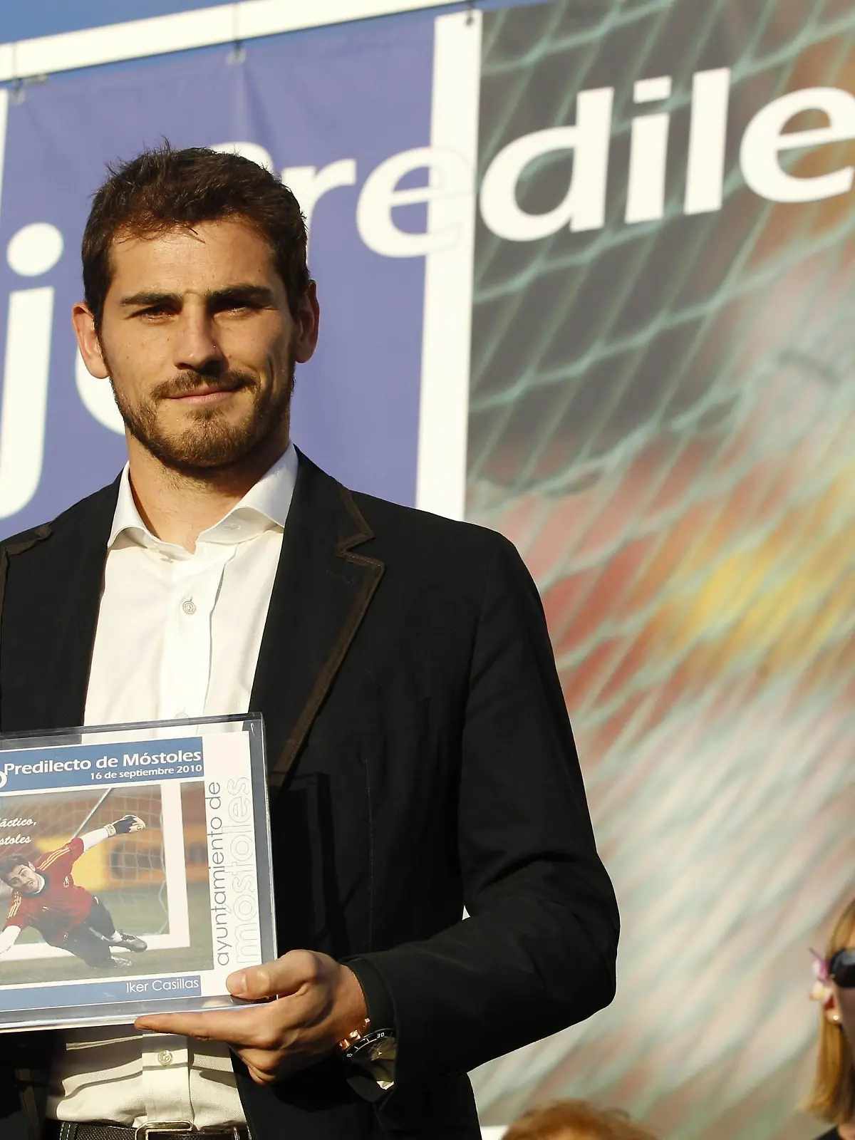  Auszeichnung - HIJO PREDILECTO DE MOSTOLES - für IKER CASILLAS Spanien / Real Madrid PUBLICATIONxINxGERxSUIxAUTxHUNxONLY