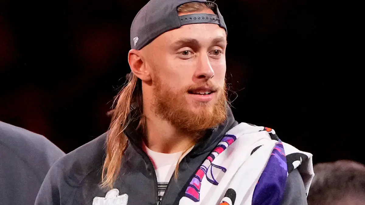 NFL, American Football Herren, USA Super Bowl LVIII Opening Night Feb 5, 2024 Las Vegas, NV, USA San Francisco 49ers tight end George Kittle 85 looks on during Super Bowl LVIII Opening Night at Allegiant Stadium. Las Vegas Allegiant Stadium NV USA, EDITORIAL USE ONLY PUBLICATIONxINxGERxSUIxAUTxONLY Copyright: xLucasxPeltierx 20240205_jcd_kw0_0055