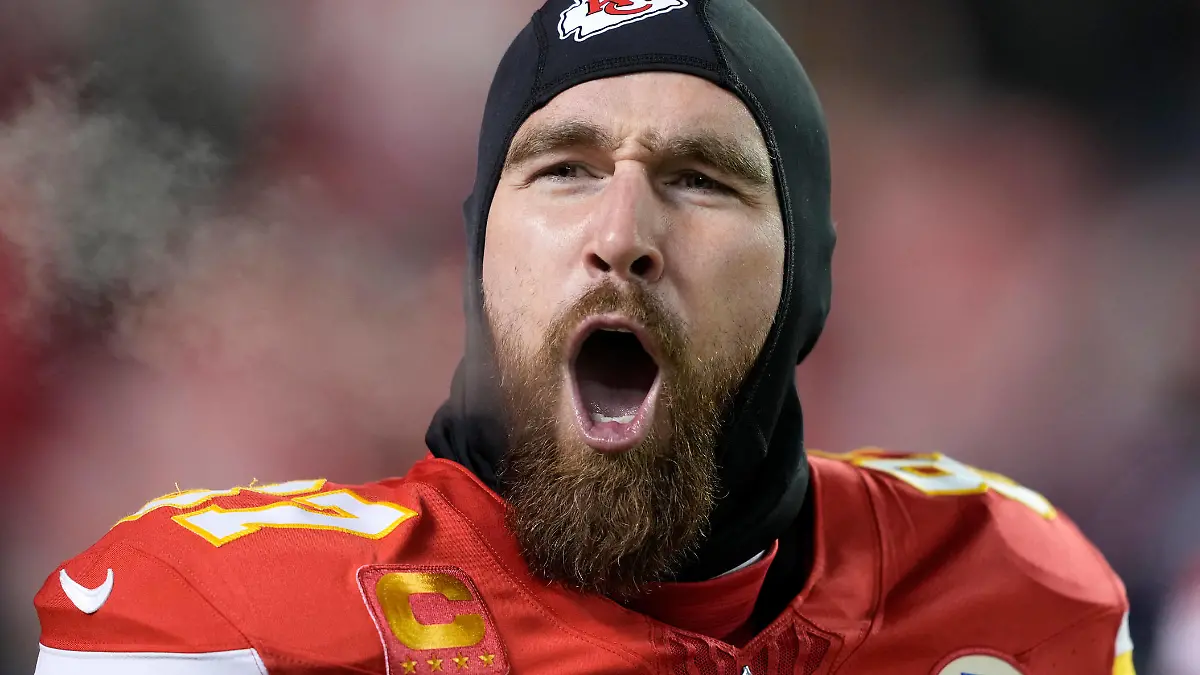 Kansas City Chiefs tight end Travis Kelce 87 works the crowd in pregame against the Miami Dolphins in the wild card playoff game at Arrowhead Stadium in Kansas City, Missouri on Saturday, January 13, 2024. PUBLICATIONxINxGERxSUIxAUTxHUNxONLY KCP2024113103 JONxROBICHAUD