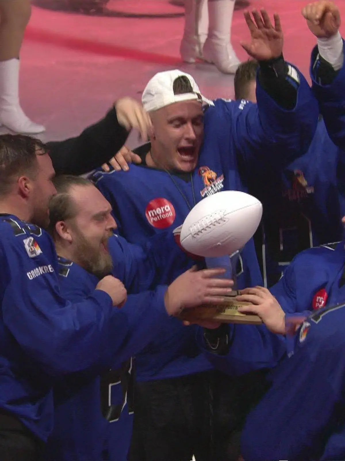 Die "Westside Wessis" holen sich die Trophäe!