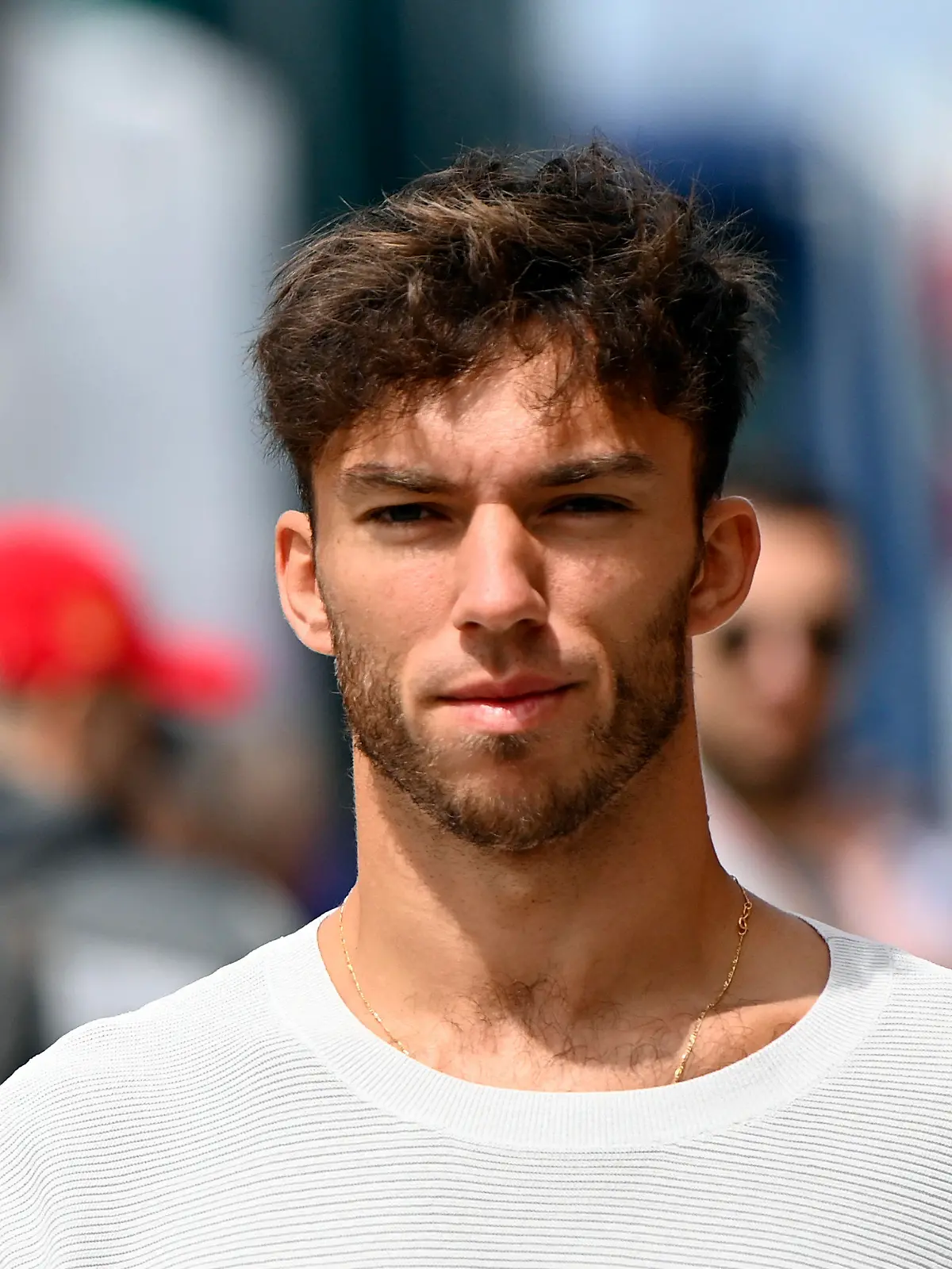 31.07.2022, Ungarn, Mogyorod: Motorsport: Formel-1-Weltmeisterschaft, Grand Prix von Ungarn, Rennen: Pierre Gasly aus Frankreich vom Team Alpha Tauri geht durch das Fahrerlager. (zu dpa: «Formel 1: Gasly wechselt zu Alpine - Alpha Tauri holt de Vries») Foto: Anna Szilagyi/AP/dpa +++ dpa-Bildfunk +++