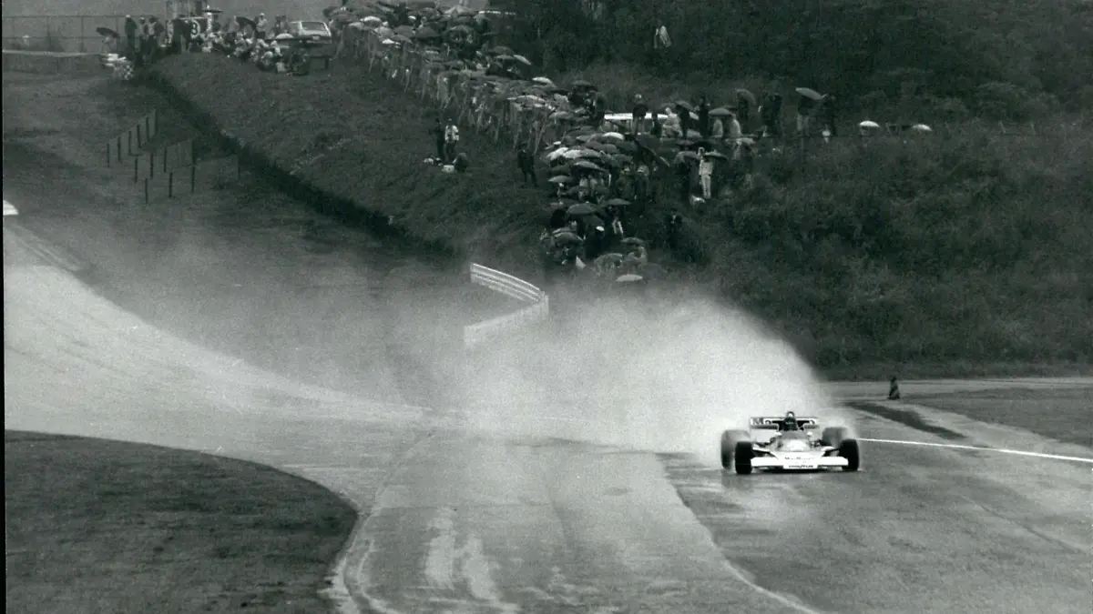 Oct. 10, 1976 - Andretti wins japan GP, but Hunt wins world racing title: Despite suicidal weather James Hunt of Britain clinched the world racing drivers championship at the Fuji speedway in Colombo, as he drove his Melaren into third place in the Japan formula one race won by Mario Andretti of U.S.A in a Lotus. Niki Lauda of Austria the defending champion dropped out of the race after the second Lap, Saying the speedway was too dangerous owing to rain and fog. and he could not see. The cars competing finished the 73 laps as dusk was falling. James Hunt of Britain in his Mclaren leads the field as his speeding car sends up clouds of spray from the rain soaked speedway, despite the rain 72,000 turned out to see the race. PUBLICATIONxINxGERxONLY - ZUMAk09

OCT 10 1976 Andretti Wins Japan GP but Hunt Wins World Racing Title despite Suicidal Weather James Hunt of Britain clinched The World Racing Drivers Championship AT The Fuji Speedway in Colombo As he Drove His  into Third Place in The Japan Formula One Race Won by Mario Andretti of U S a in a Lotus Niki Lauda of Austria The Defending Champion dropped out of The Race After The Second Lap saying The Speedway what Too Dangerous Owing to Rain and Fog and he Could Not Lake The Cars competing finished The 73 laps As Dusk what Falling James Hunt of Britain in His McLaren leads The Field As His Speeding Car sends up Clouds of Spray from The Rain soaked Speedway despite The Rain 72 000 turned out to Lake The Race PUBLICATIONxINxGERxONLY ZUMAk09