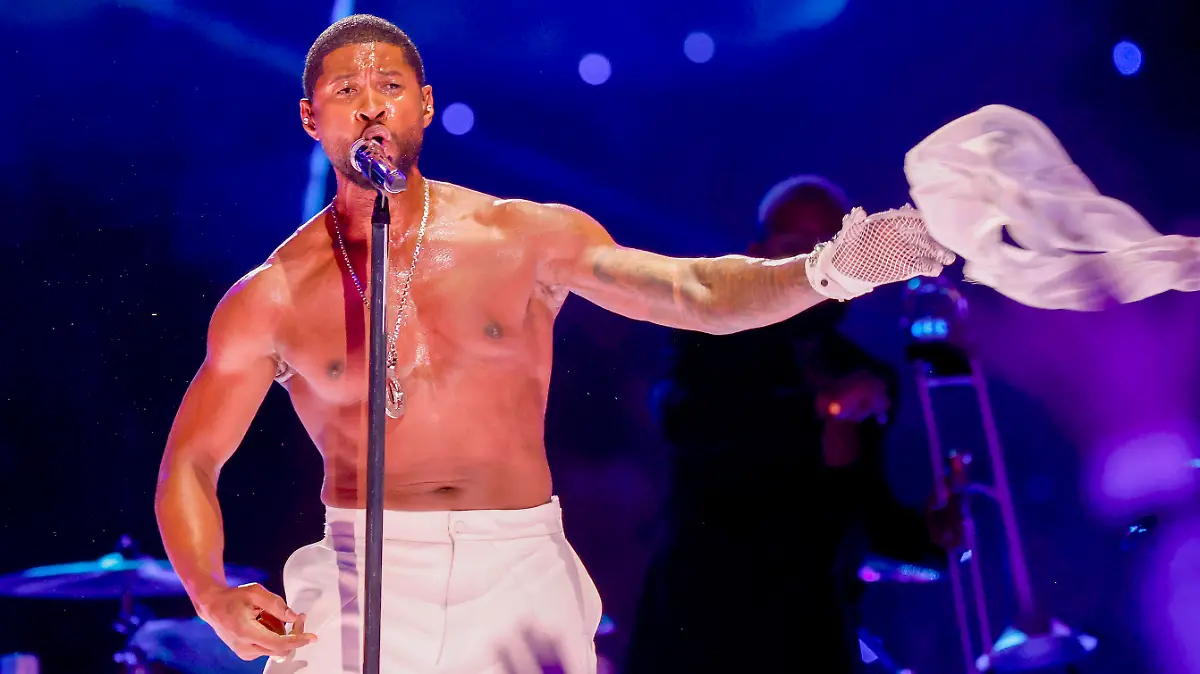 Super Bowl LVIII Halftime Show headliner Usher performs without his shirt at Allegiant Stadium in Las Vegas, Nevada, on Sunday, February 11, 2024. PUBLICATIONxINxGERxSUIxAUTxHUNxONLY SBP20240211167 JohnxAngelillo