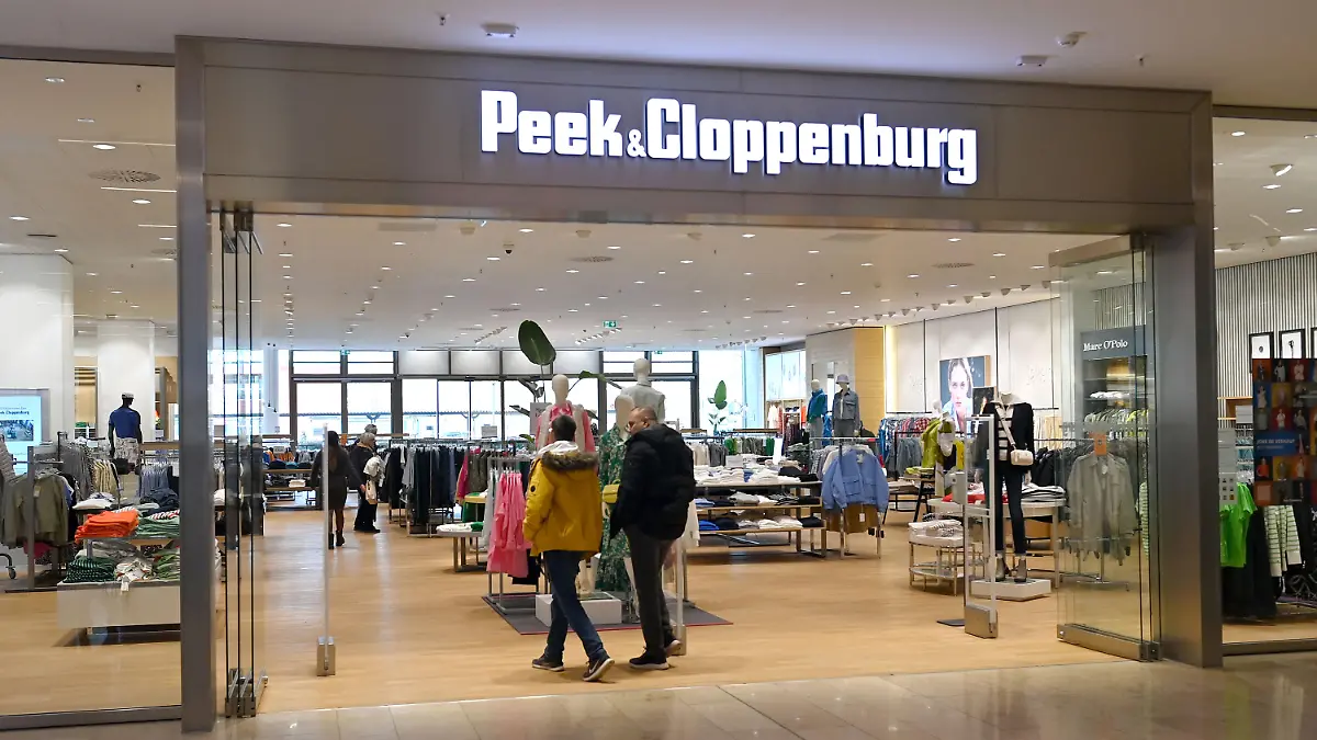 Schock-Nachricht f?r Mitarbeiter und Kunden: Der Modehaendler Peek & Cloppenburg (P&C) hat beim Amtsgericht Duesseldorf ein Schutzschirmverfahren beantragt. P&C Filiale in Muenchen am 03.03.2023. ?