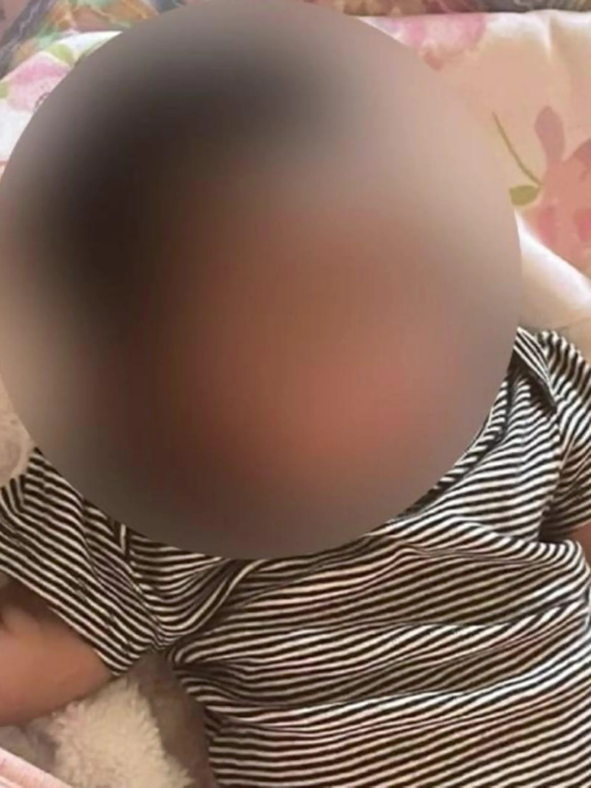 Doch statt ins Kinderbett legte seine Mutter das Kind in den Ofen, es starb. Ob es sich wie von der Mutter behauptet um ein Versehen handelte, soll nun ein Gericht klären. Mehr dazu seht ihr im Video.