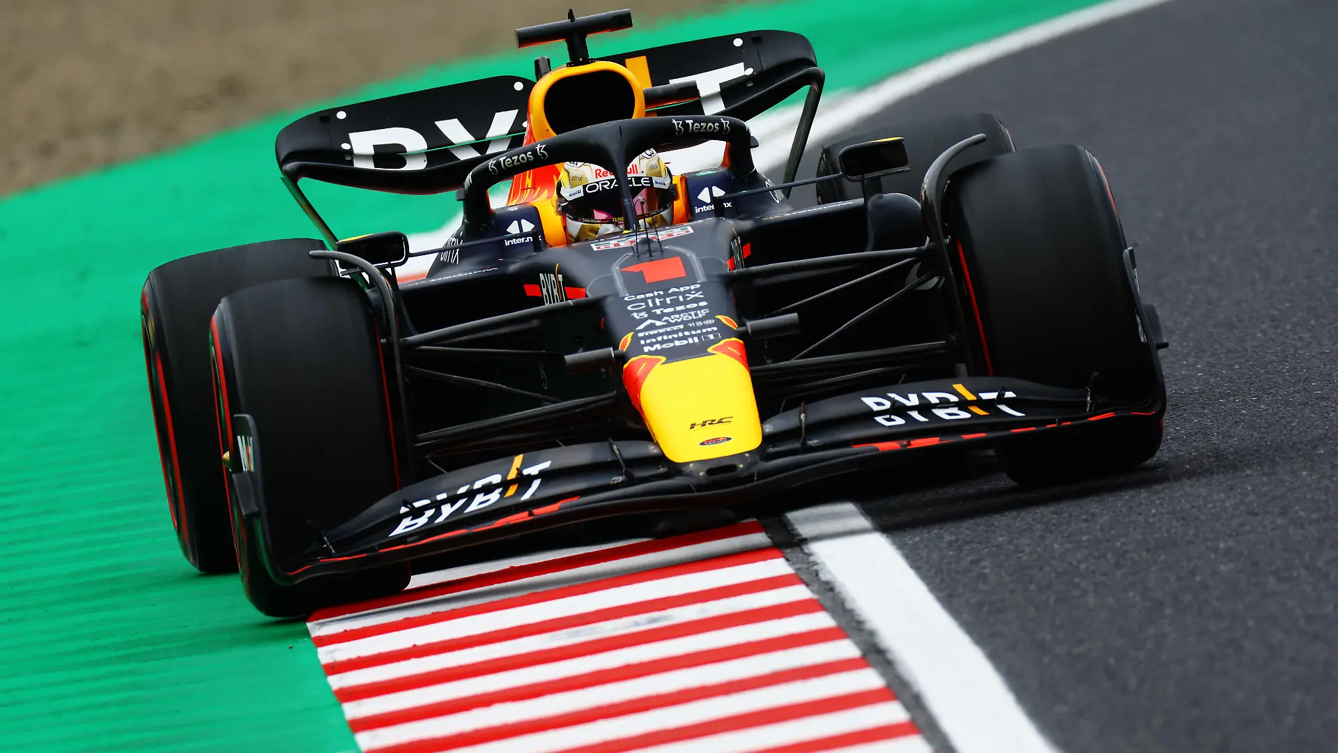 SUZUKA, JAPAN - OCTOBER 08: Max Verstappen of the Netherlands driving the (1) Oracle Red Bull Racing RB18 on track during final practice ahead of the F1 Grand Prix of Japan at Suzuka International Racing Course on October 08, 2022 in Suzuka, Japan. (Photo by Mark Thompson/Getty Images )