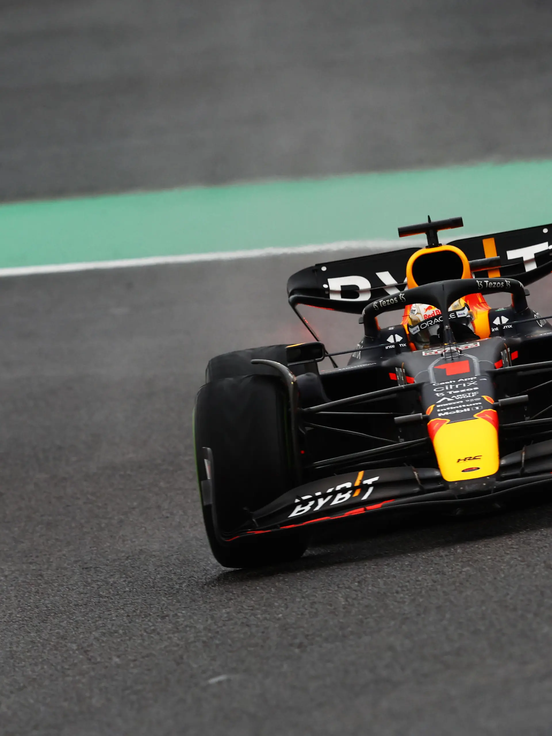 SUZUKA, JAPAN - OCTOBER 09: Max Verstappen of the Netherlands driving the (1) Oracle Red Bull Racing RB18 on track during the F1 Grand Prix of Japan at Suzuka International Racing Course on October 09, 2022 in Suzuka, Japan. (Photo by Mark Thompson/Getty Images )