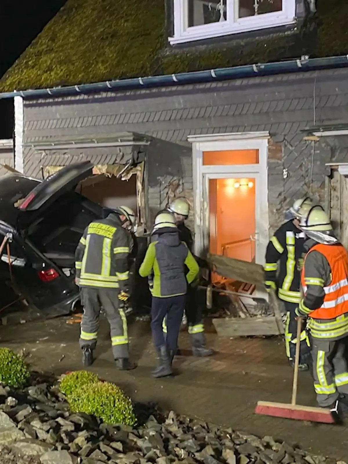 Bild zu: "Crash mit Hauswand"