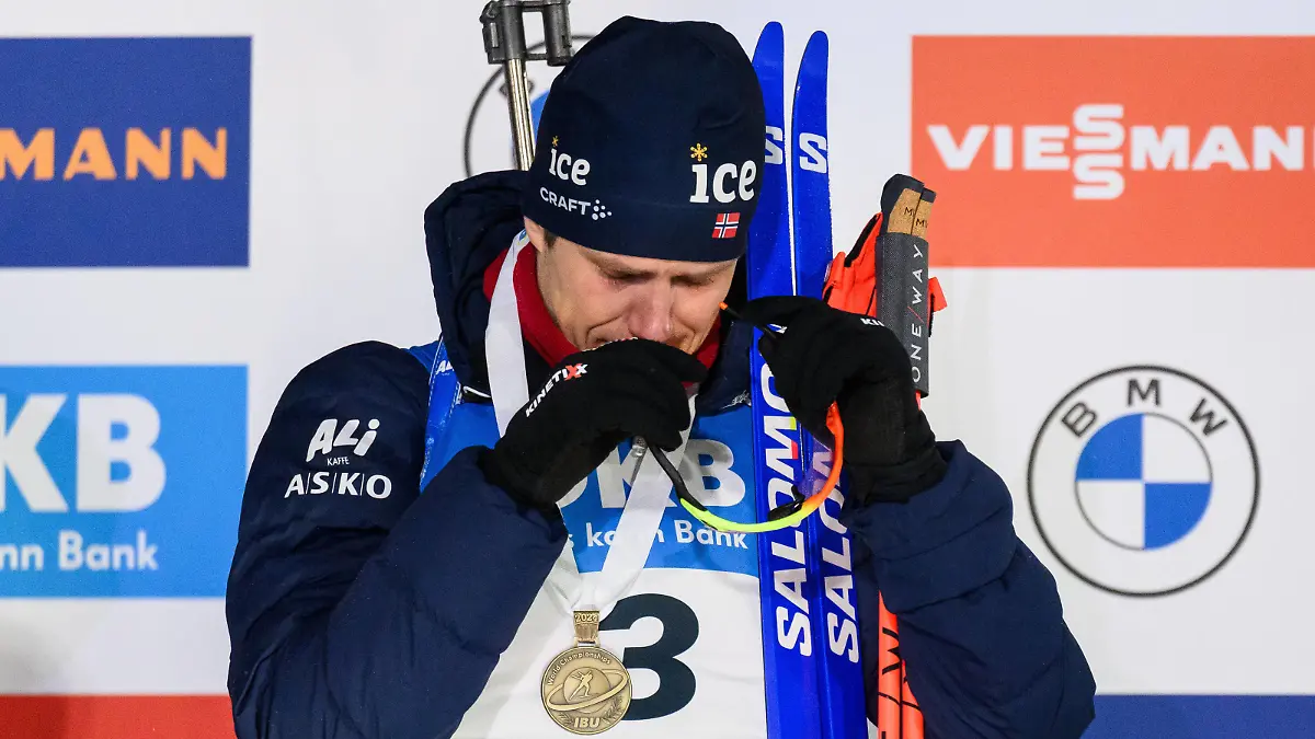 240211 Vetle Sjastad Christiansen of Norway in tears at the podium after men s 12,5 km pursuit during the IBU Biathlon World Championships on February 11, 2024 in Nove Mesto na Morave. Photo: Petter Arvidson / BILDBYRAN / kod PA / PA0758 bbeng skidskytte biathlon skiskyting skidskytte-vm vm ibu world championships biathlon world championships pursuit jaktstart jubel *** 240211 Vetle Sjastad Christiansen of Norway in tears at the podium after mens 12,5 km pursuit during the IBU Biathlon World Championships on February 11, 2024 in Nove Mesto na Morave Photo Petter Arvidson BILDBYRAN kod PA PA0758 bbeng biathlon biathlon biathlon biathlon biathlon world championships world championships ibu world championships biathlon world championships pursuit jaktstart jubel PUBLICATIONxNOTxINxSWExNORxAUT Copyright: PETTERxARVIDSON BB240211PA289