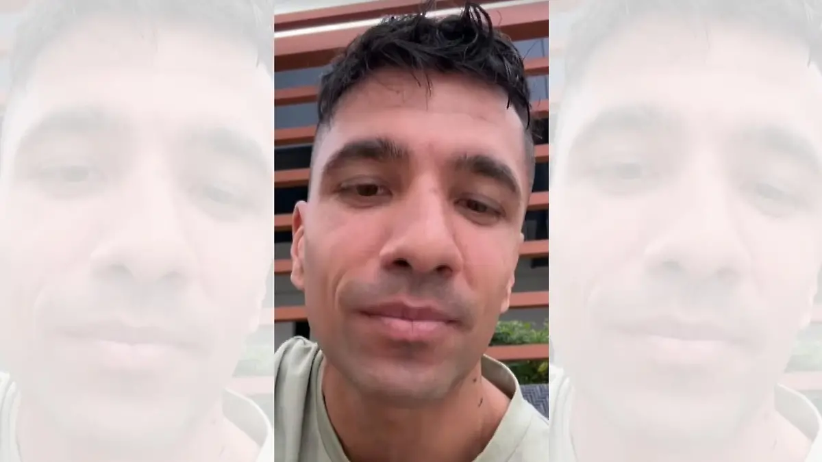 Julian Zietlow spricht in einer Fragerunde über das Verhältnis zu seinen Töchtern.