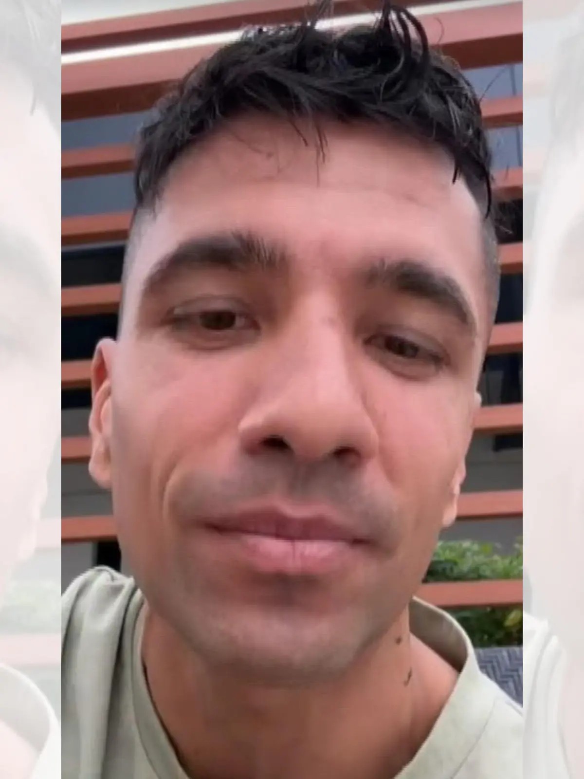 Julian Zietlow spricht in einer Fragerunde über das Verhältnis zu seinen Töchtern.